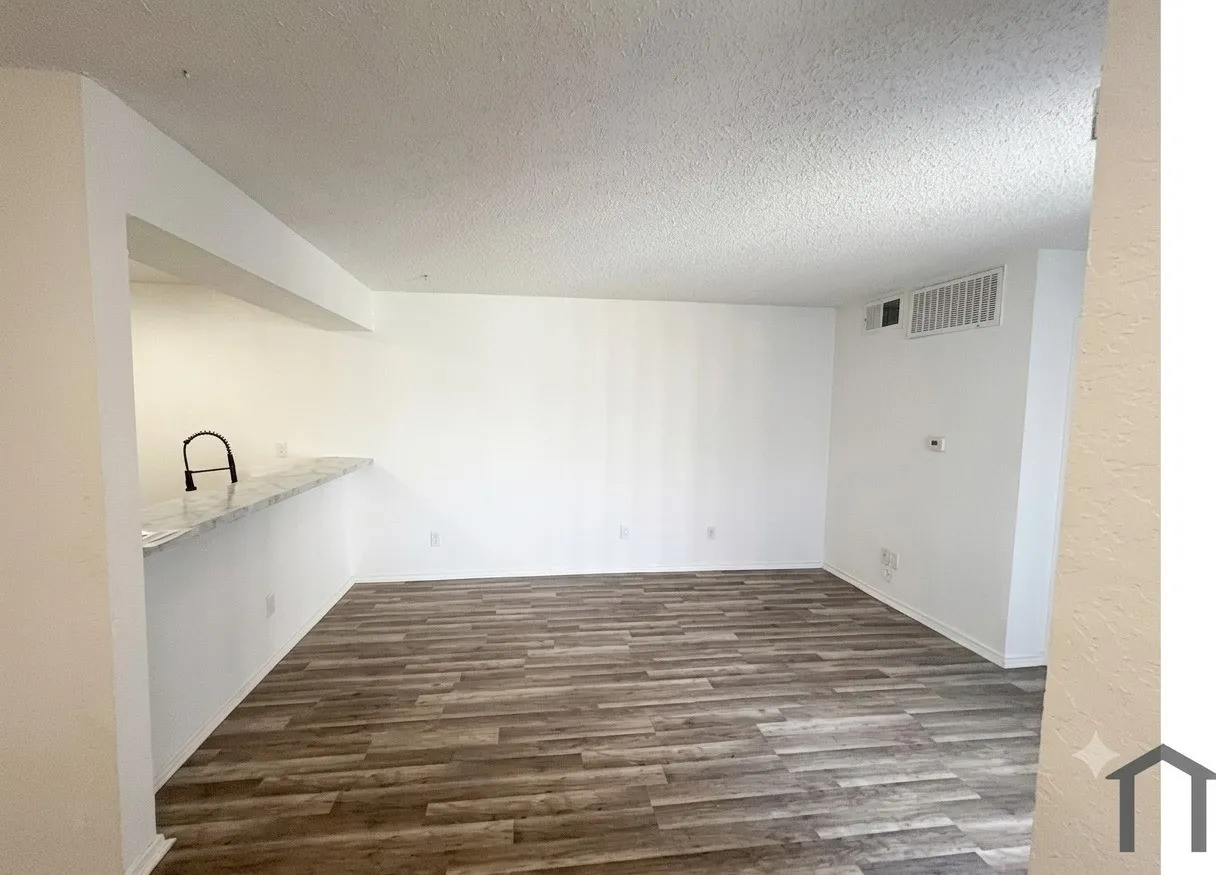 Condominium For Rent in Dallas County , 9813 Walnut Street 302, Dallas, Texas 75243, 1 Bedroom, 1 Bathroom, Garage spaces, 535 Sqft, built in 1984, mls#21358079, Real Estate Agent in Dallas, Homes For Rent in Dallas county, Homes For Rent in Dallas, Realtor in Dallas Texas, Real Estate Brokerage Independent Realty Texas, Luminita Cordes Realtor