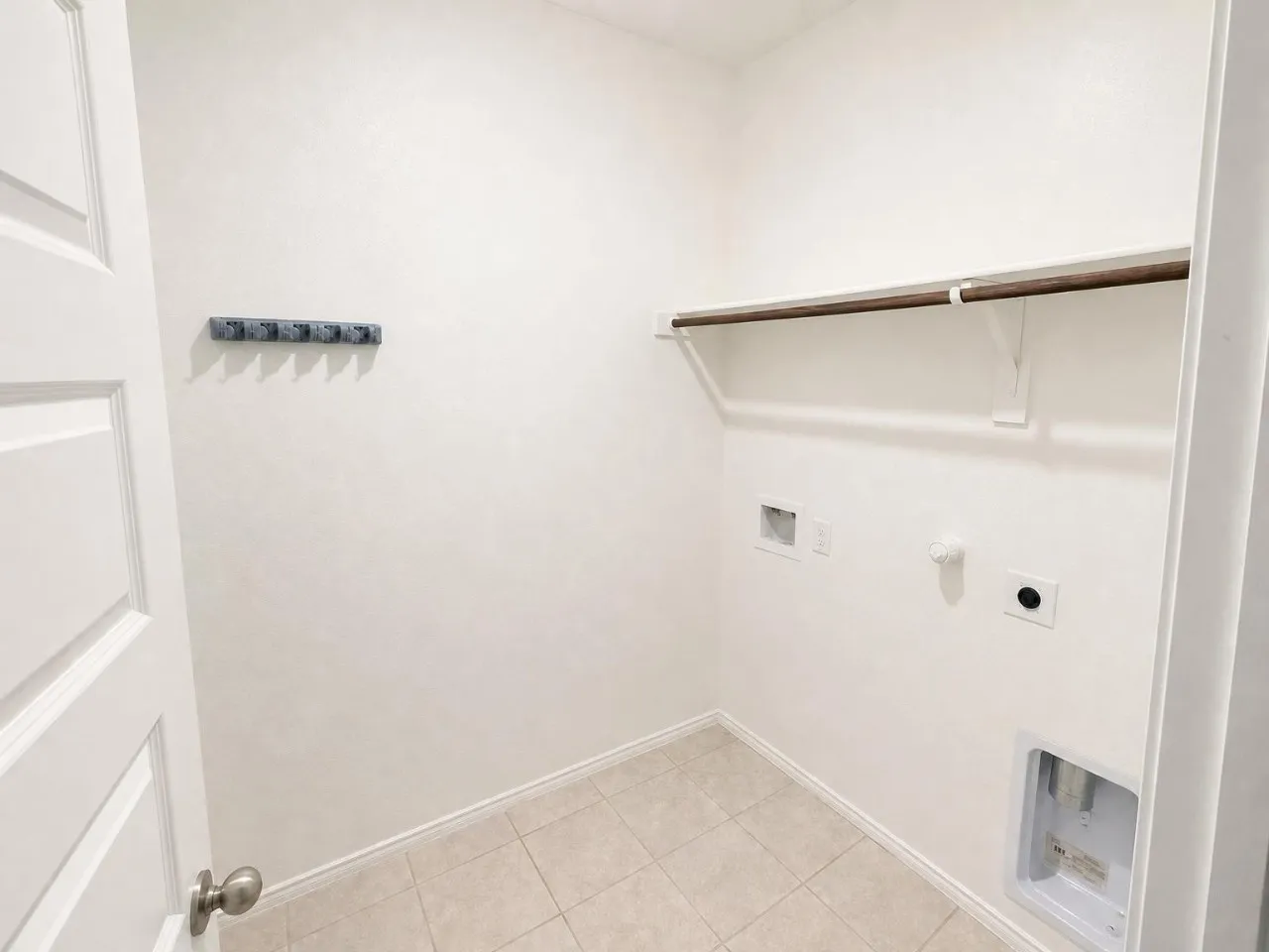 Single Family Residence For Rent in Denton County , 5601 Portola Lane, Denton, Texas 76208, 3 Bedroom, 2 Bathroom, 2 Garage spaces, 1,800 Sqft, built in 2020, mls#21358106, Real Estate Agent in Denton, Homes For Rent in Denton county, Homes For Rent in Denton, Realtor in Denton Texas, Real Estate Brokerage Independent Realty Texas, Luminita Cordes Realtor
