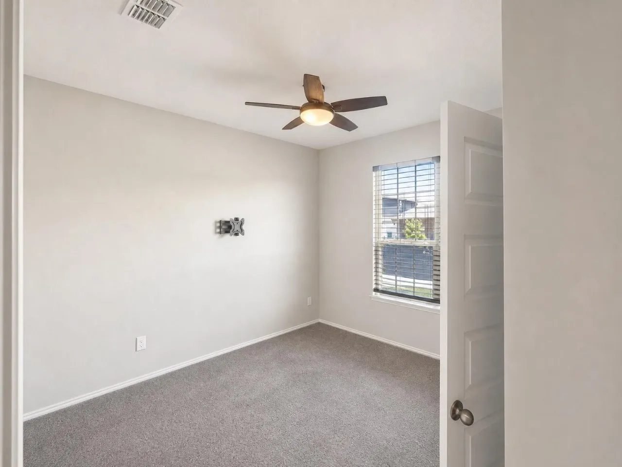 Single Family Residence For Rent in Denton County , 5601 Portola Lane, Denton, Texas 76208, 3 Bedroom, 2 Bathroom, 2 Garage spaces, 1,800 Sqft, built in 2020, mls#21358106, Real Estate Agent in Denton, Homes For Rent in Denton county, Homes For Rent in Denton, Realtor in Denton Texas, Real Estate Brokerage Independent Realty Texas, Luminita Cordes Realtor