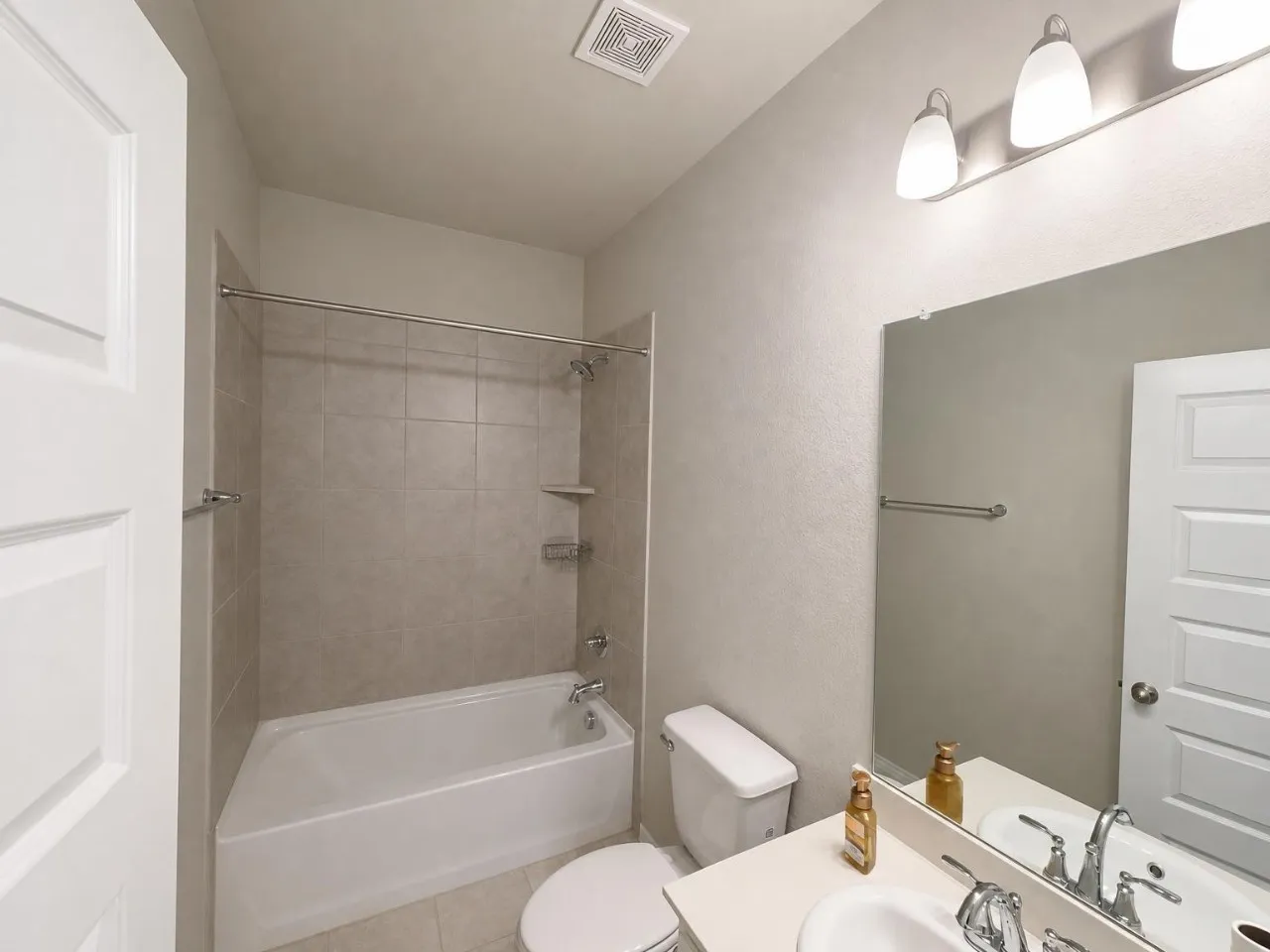 Single Family Residence For Rent in Denton County , 5601 Portola Lane, Denton, Texas 76208, 3 Bedroom, 2 Bathroom, 2 Garage spaces, 1,800 Sqft, built in 2020, mls#21358106, Real Estate Agent in Denton, Homes For Rent in Denton county, Homes For Rent in Denton, Realtor in Denton Texas, Real Estate Brokerage Independent Realty Texas, Luminita Cordes Realtor
