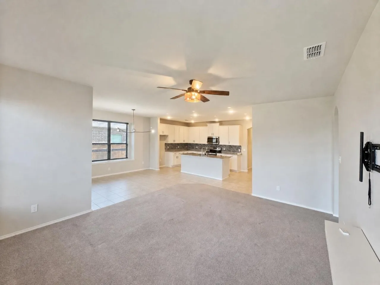Single Family Residence For Rent in Denton County , 5601 Portola Lane, Denton, Texas 76208, 3 Bedroom, 2 Bathroom, 2 Garage spaces, 1,800 Sqft, built in 2020, mls#21358106, Real Estate Agent in Denton, Homes For Rent in Denton county, Homes For Rent in Denton, Realtor in Denton Texas, Real Estate Brokerage Independent Realty Texas, Luminita Cordes Realtor