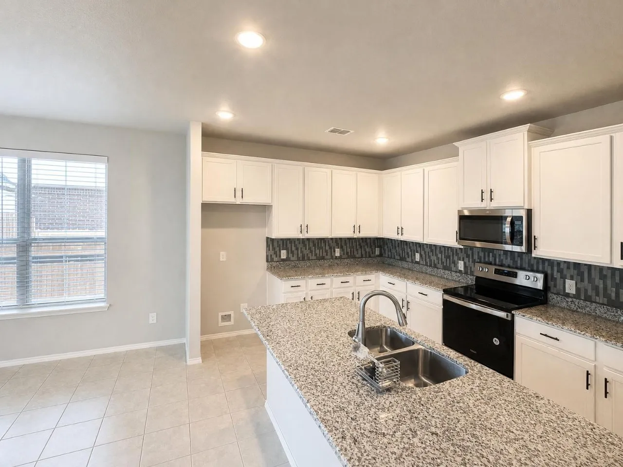 Single Family Residence For Rent in Denton County , 5601 Portola Lane, Denton, Texas 76208, 3 Bedroom, 2 Bathroom, 2 Garage spaces, 1,800 Sqft, built in 2020, mls#21358106, Real Estate Agent in Denton, Homes For Rent in Denton county, Homes For Rent in Denton, Realtor in Denton Texas, Real Estate Brokerage Independent Realty Texas, Luminita Cordes Realtor