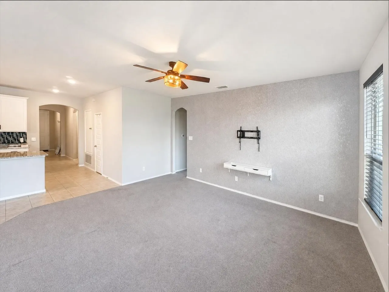 Single Family Residence For Rent in Denton County , 5601 Portola Lane, Denton, Texas 76208, 3 Bedroom, 2 Bathroom, 2 Garage spaces, 1,800 Sqft, built in 2020, mls#21358106, Real Estate Agent in Denton, Homes For Rent in Denton county, Homes For Rent in Denton, Realtor in Denton Texas, Real Estate Brokerage Independent Realty Texas, Luminita Cordes Realtor