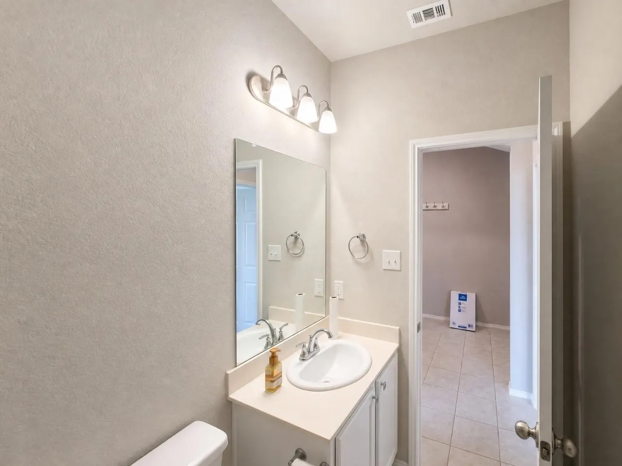 Single Family Residence For Rent in Denton County , 5601 Portola Lane, Denton, Texas 76208, 3 Bedroom, 2 Bathroom, 2 Garage spaces, 1,800 Sqft, built in 2020, mls#21358106, Real Estate Agent in Denton, Homes For Rent in Denton county, Homes For Rent in Denton, Realtor in Denton Texas, Real Estate Brokerage Independent Realty Texas, Luminita Cordes Realtor
