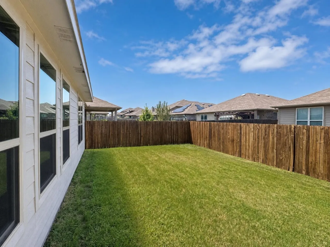 Single Family Residence For Rent in Denton County , 5601 Portola Lane, Denton, Texas 76208, 3 Bedroom, 2 Bathroom, 2 Garage spaces, 1,800 Sqft, built in 2020, mls#21358106, Real Estate Agent in Denton, Homes For Rent in Denton county, Homes For Rent in Denton, Realtor in Denton Texas, Real Estate Brokerage Independent Realty Texas, Luminita Cordes Realtor
