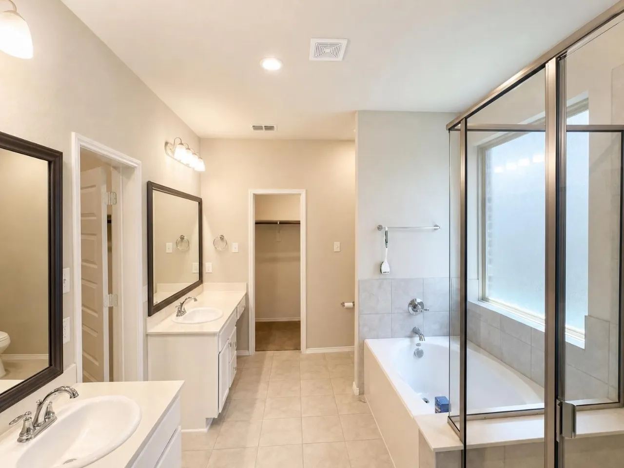 Single Family Residence For Rent in Denton County , 5601 Portola Lane, Denton, Texas 76208, 3 Bedroom, 2 Bathroom, 2 Garage spaces, 1,800 Sqft, built in 2020, mls#21358106, Real Estate Agent in Denton, Homes For Rent in Denton county, Homes For Rent in Denton, Realtor in Denton Texas, Real Estate Brokerage Independent Realty Texas, Luminita Cordes Realtor
