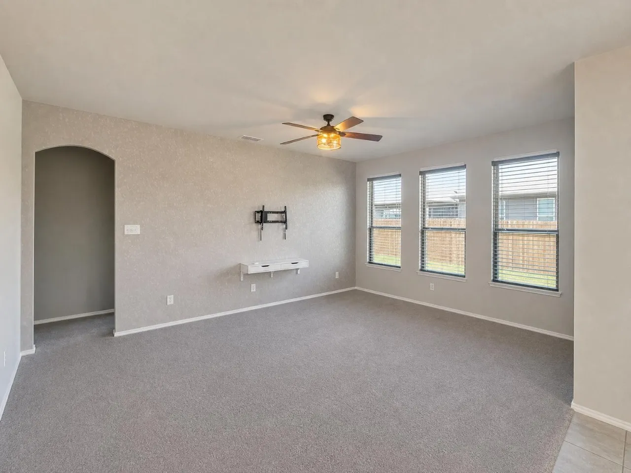 Single Family Residence For Rent in Denton County , 5601 Portola Lane, Denton, Texas 76208, 3 Bedroom, 2 Bathroom, 2 Garage spaces, 1,800 Sqft, built in 2020, mls#21358106, Real Estate Agent in Denton, Homes For Rent in Denton county, Homes For Rent in Denton, Realtor in Denton Texas, Real Estate Brokerage Independent Realty Texas, Luminita Cordes Realtor