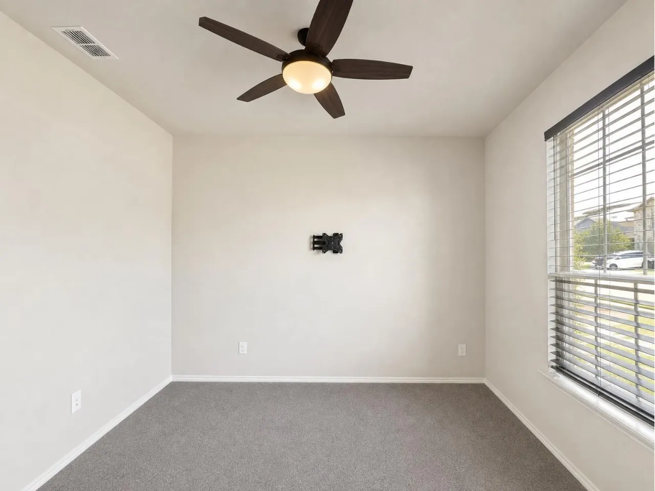 Single Family Residence For Rent in Denton County , 5601 Portola Lane, Denton, Texas 76208, 3 Bedroom, 2 Bathroom, 2 Garage spaces, 1,800 Sqft, built in 2020, mls#21358106, Real Estate Agent in Denton, Homes For Rent in Denton county, Homes For Rent in Denton, Realtor in Denton Texas, Real Estate Brokerage Independent Realty Texas, Luminita Cordes Realtor