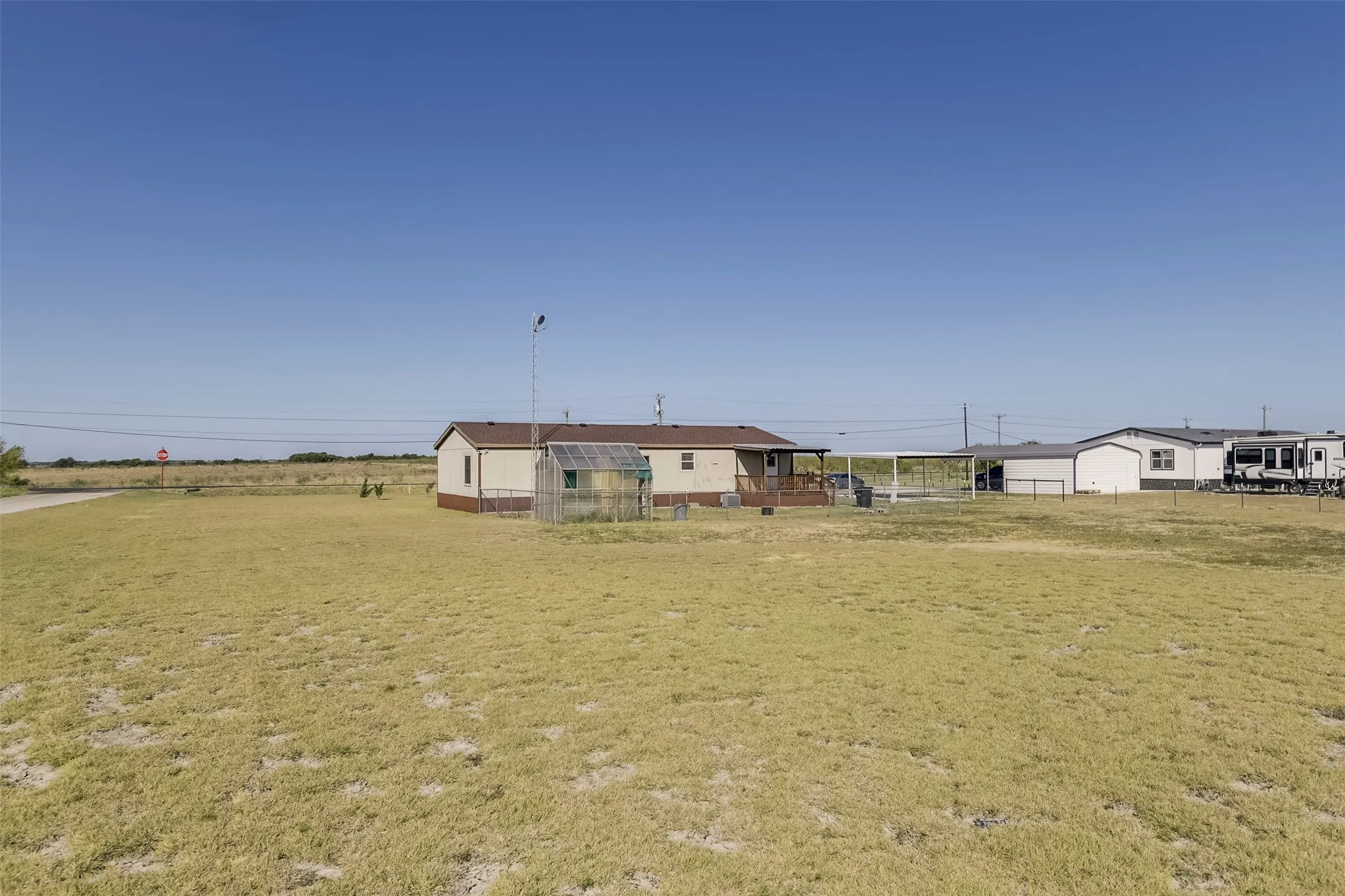 Mobile Home For Sale in Ellis County , 10860 S Fm 157, Venus, Texas 76084, 3 Bedroom, 2 Bathroom, Garage spaces, 1,568 Sqft, built in 2003, mls#21357275, Real Estate Agent in Venus, Homes For Sale in Ellis county, Homes For Sale in Venus, Realtor in Venus Texas, Real Estate Brokerage Independent Realty Texas, Luminita Cordes Realtor