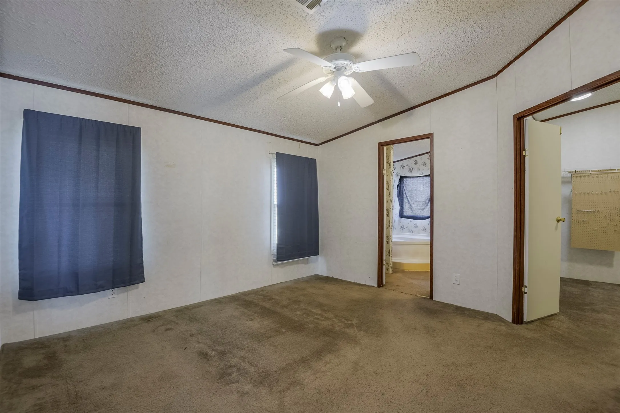 Mobile Home For Sale in Ellis County , 10860 S Fm 157, Venus, Texas 76084, 3 Bedroom, 2 Bathroom, Garage spaces, 1,568 Sqft, built in 2003, mls#21357275, Real Estate Agent in Venus, Homes For Sale in Ellis county, Homes For Sale in Venus, Realtor in Venus Texas, Real Estate Brokerage Independent Realty Texas, Luminita Cordes Realtor