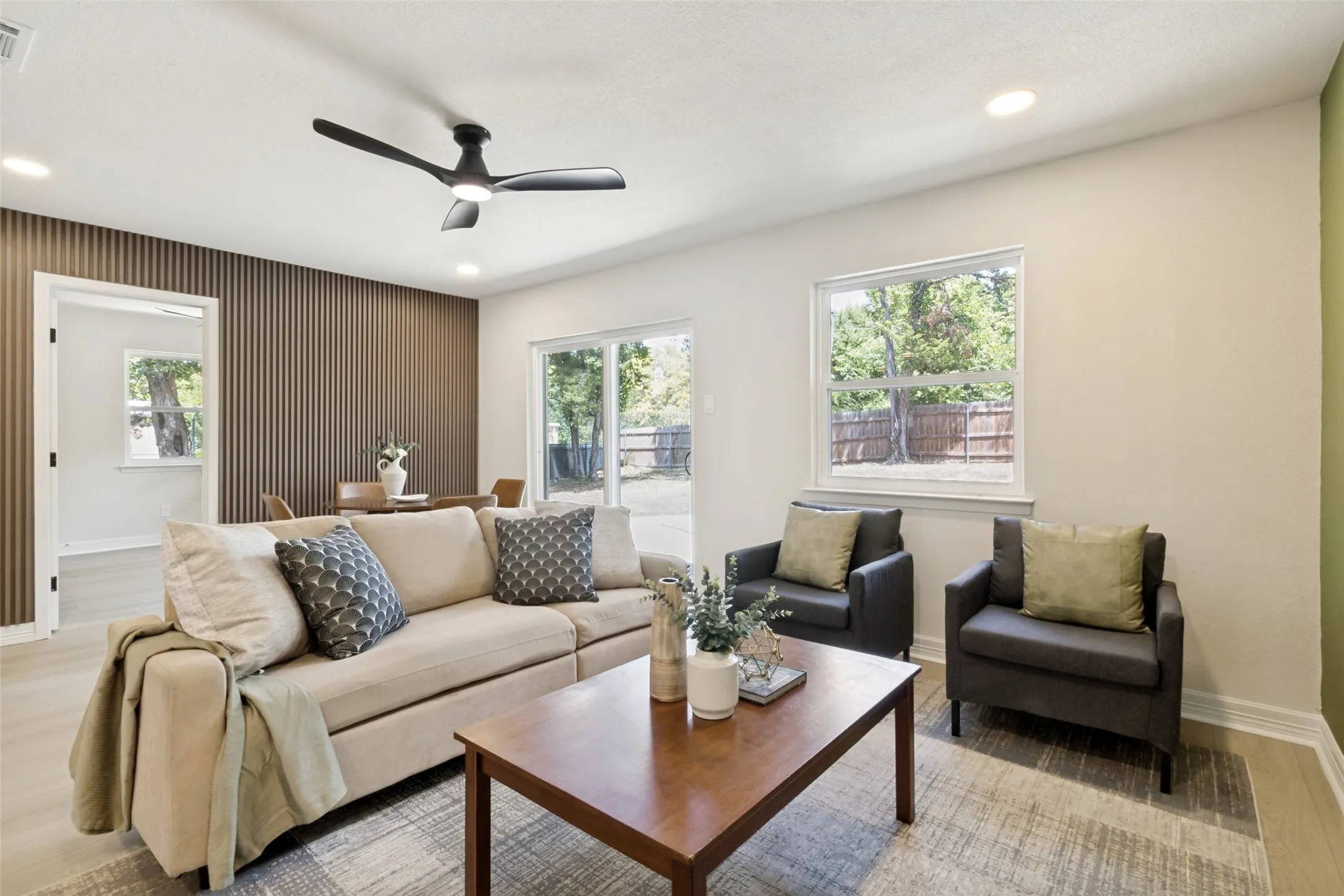 Single Family Residence For Sale in Dallas County , 1202 Arizona Avenue, Dallas, Texas 75216, 4 Bedroom, 2 Bathroom, 1 Garage spaces, 1,368 Sqft, built in 1975, mls#21357754, Real Estate Agent in Dallas, Homes For Sale in Dallas county, Homes For Sale in Dallas, Realtor in Dallas Texas, Real Estate Brokerage Independent Realty Texas, Luminita Cordes Realtor