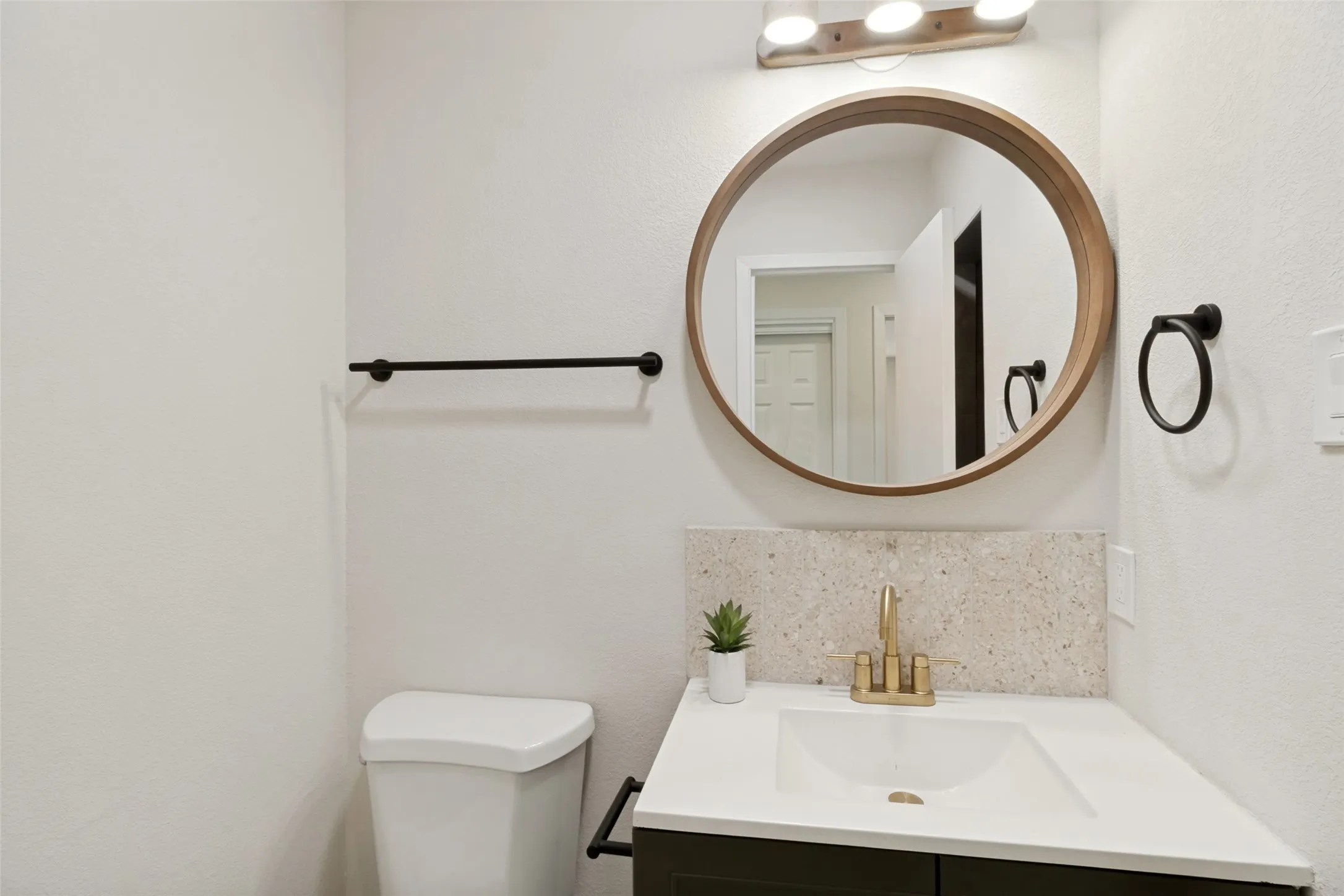 Single Family Residence For Sale in Dallas County , 1202 Arizona Avenue, Dallas, Texas 75216, 4 Bedroom, 2 Bathroom, 1 Garage spaces, 1,368 Sqft, built in 1975, mls#21357754, Real Estate Agent in Dallas, Homes For Sale in Dallas county, Homes For Sale in Dallas, Realtor in Dallas Texas, Real Estate Brokerage Independent Realty Texas, Luminita Cordes Realtor