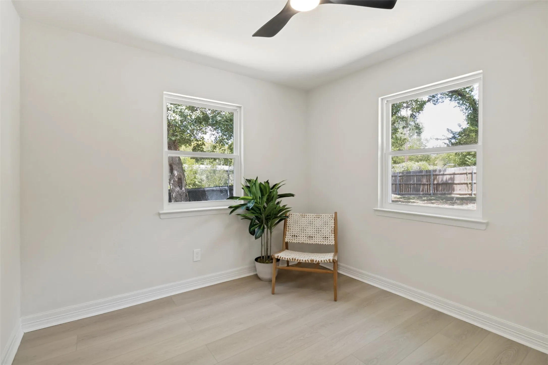 Single Family Residence For Sale in Dallas County , 1202 Arizona Avenue, Dallas, Texas 75216, 4 Bedroom, 2 Bathroom, 1 Garage spaces, 1,368 Sqft, built in 1975, mls#21357754, Real Estate Agent in Dallas, Homes For Sale in Dallas county, Homes For Sale in Dallas, Realtor in Dallas Texas, Real Estate Brokerage Independent Realty Texas, Luminita Cordes Realtor