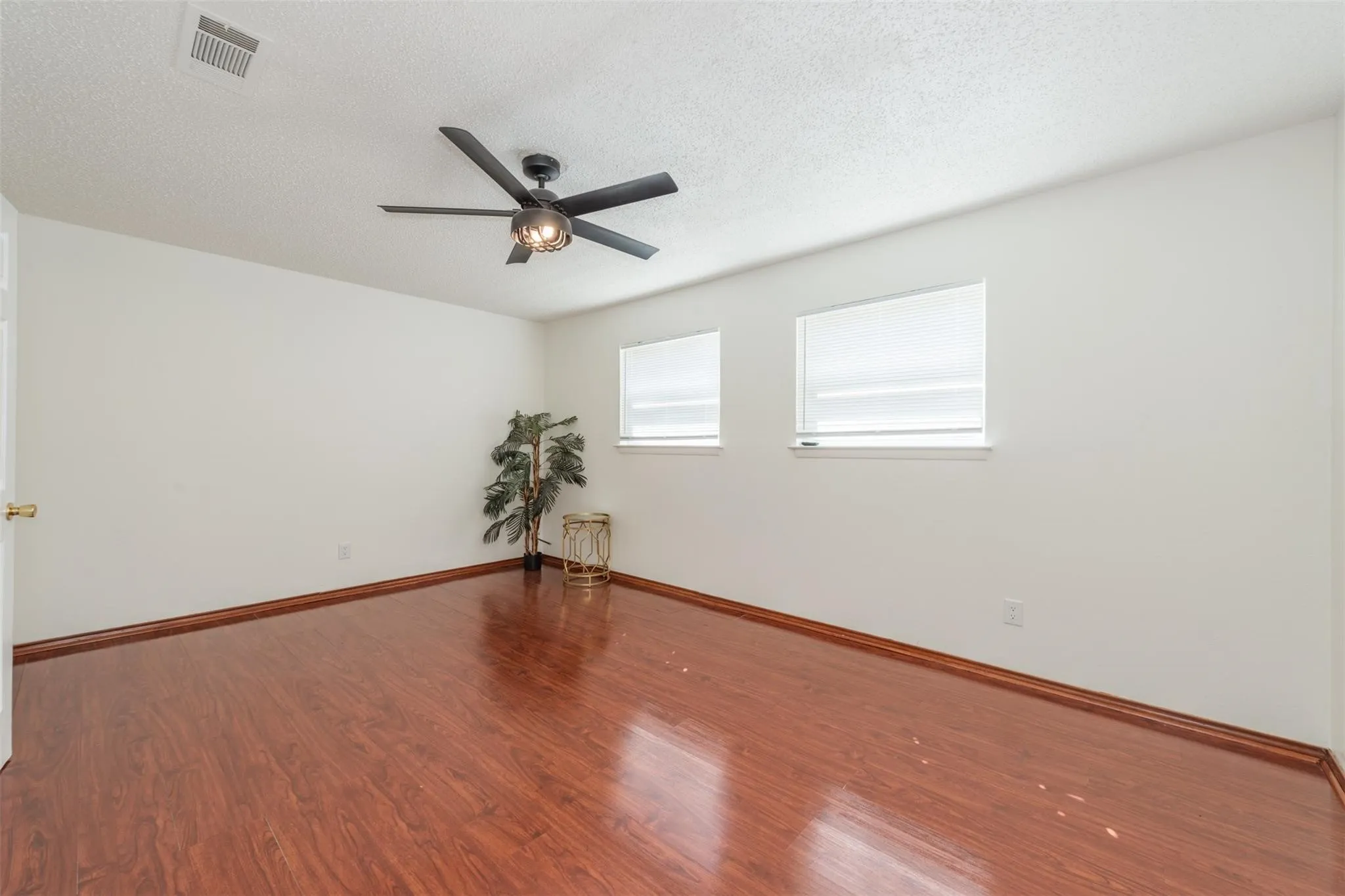 Large Bedroom