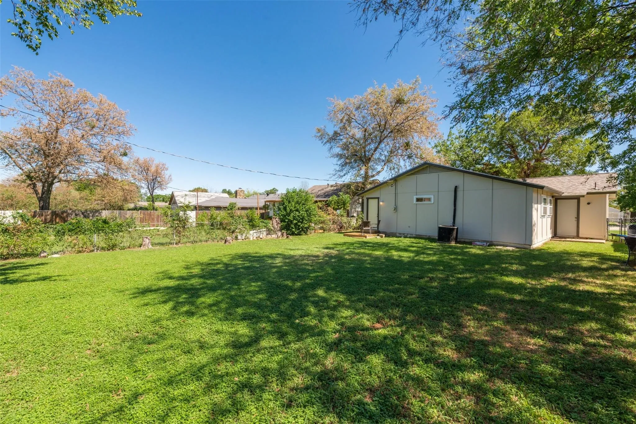 Single Family Residence For Rent in Tarrant County , 4024 Frazier Avenue, Fort Worth, Texas 76110, 2 Bedroom, 2 Bathroom, 1 Garage spaces, 983 Sqft, built in 1971, mls#21357851, Real Estate Agent in Fort Worth, Homes For Rent in Tarrant county, Homes For Rent in Fort Worth, Realtor in Fort Worth Texas, Real Estate Brokerage Independent Realty Texas, Luminita Cordes Realtor