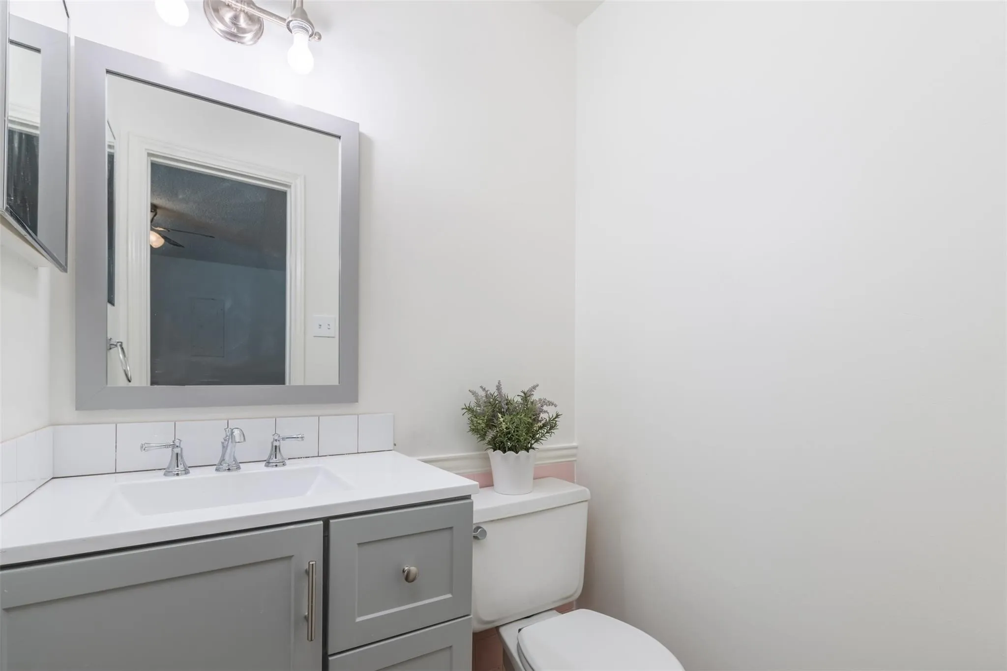 1/2 Bath