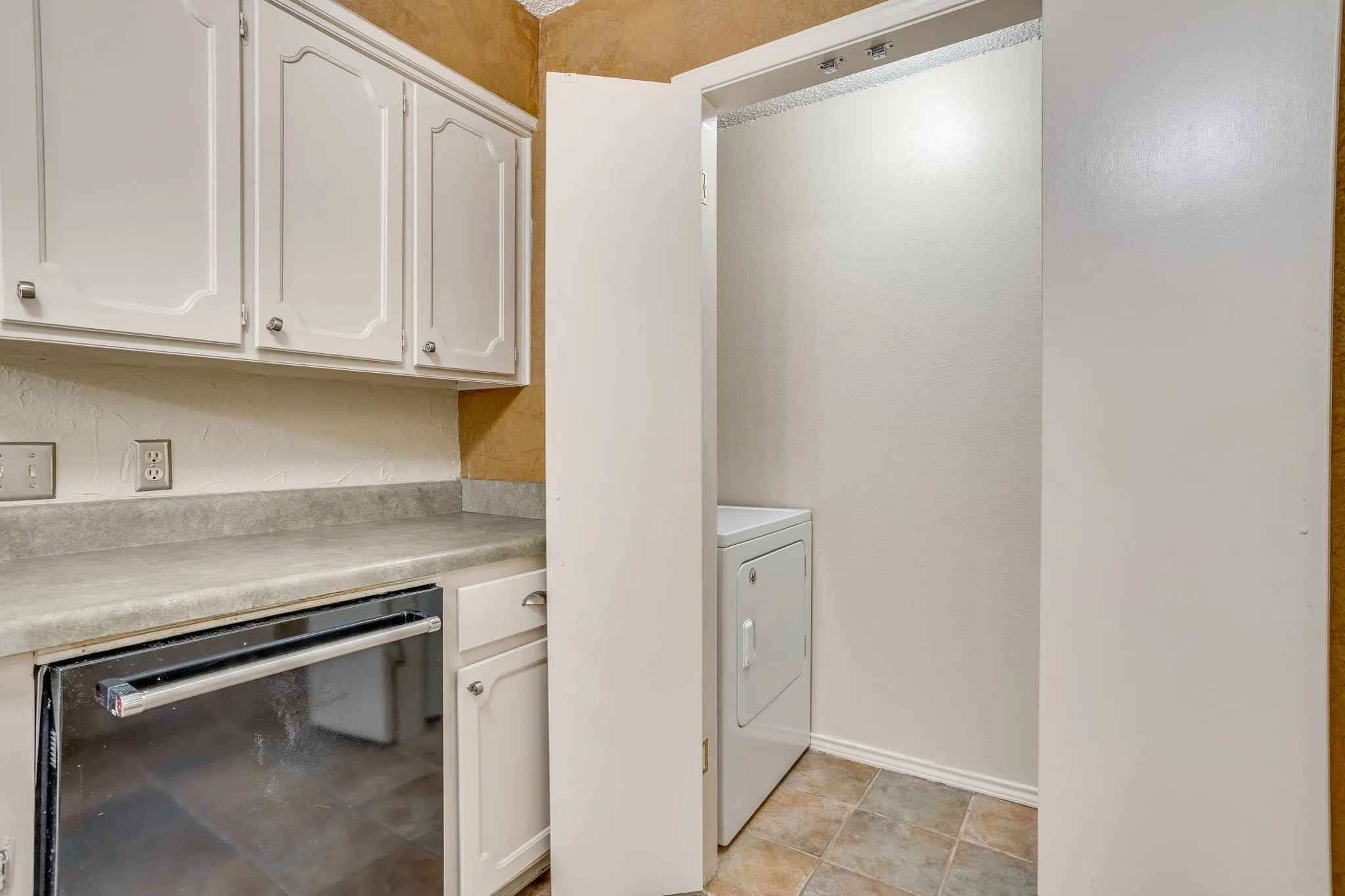 Single Family Residence For Sale in Tarrant County , 741 NW James Circle, Burleson, Texas 76028, 4 Bedroom, 2 Bathroom, 2 Garage spaces, 1,653 Sqft, built in 1979, mls#21355564, Real Estate Agent in Burleson, Homes For Sale in Tarrant county, Homes For Sale in Burleson, Realtor in Burleson Texas, Real Estate Brokerage Independent Realty Texas, Luminita Cordes Realtor