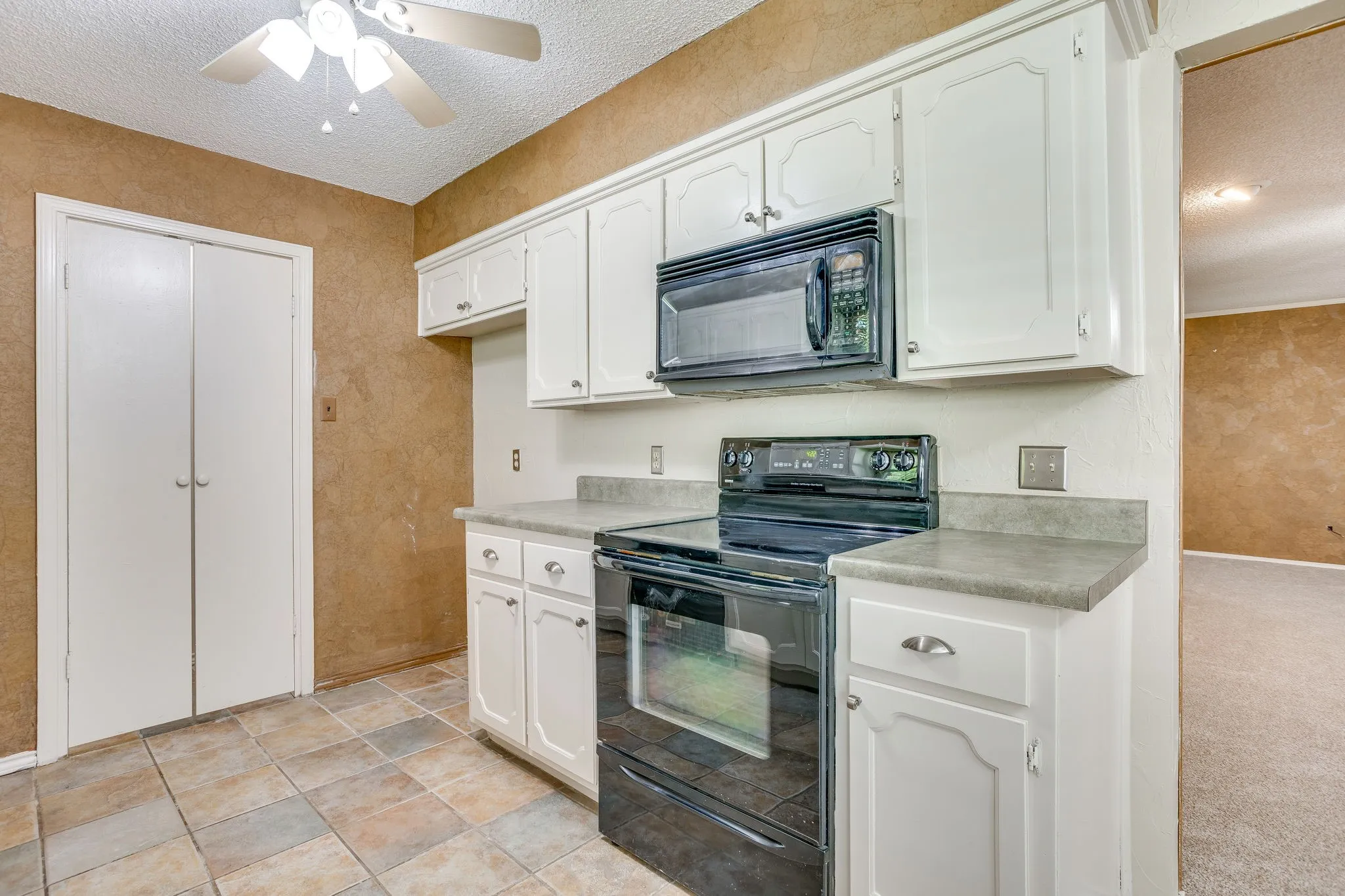 Single Family Residence For Sale in Tarrant County , 741 NW James Circle, Burleson, Texas 76028, 4 Bedroom, 2 Bathroom, 2 Garage spaces, 1,653 Sqft, built in 1979, mls#21355564, Real Estate Agent in Burleson, Homes For Sale in Tarrant county, Homes For Sale in Burleson, Realtor in Burleson Texas, Real Estate Brokerage Independent Realty Texas, Luminita Cordes Realtor