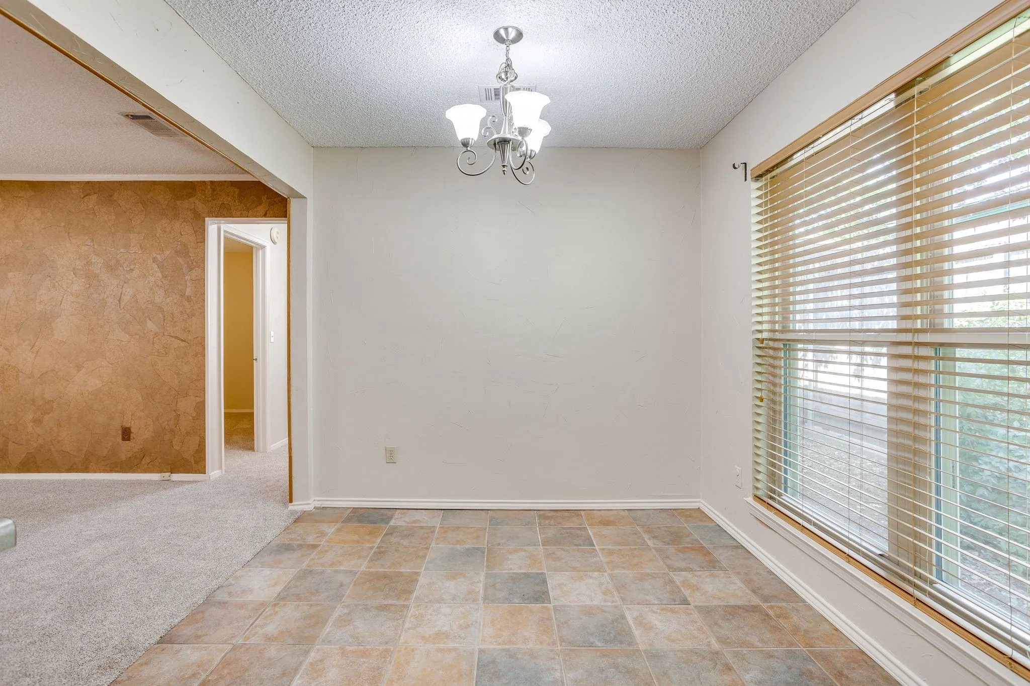 Single Family Residence For Sale in Tarrant County , 741 NW James Circle, Burleson, Texas 76028, 4 Bedroom, 2 Bathroom, 2 Garage spaces, 1,653 Sqft, built in 1979, mls#21355564, Real Estate Agent in Burleson, Homes For Sale in Tarrant county, Homes For Sale in Burleson, Realtor in Burleson Texas, Real Estate Brokerage Independent Realty Texas, Luminita Cordes Realtor