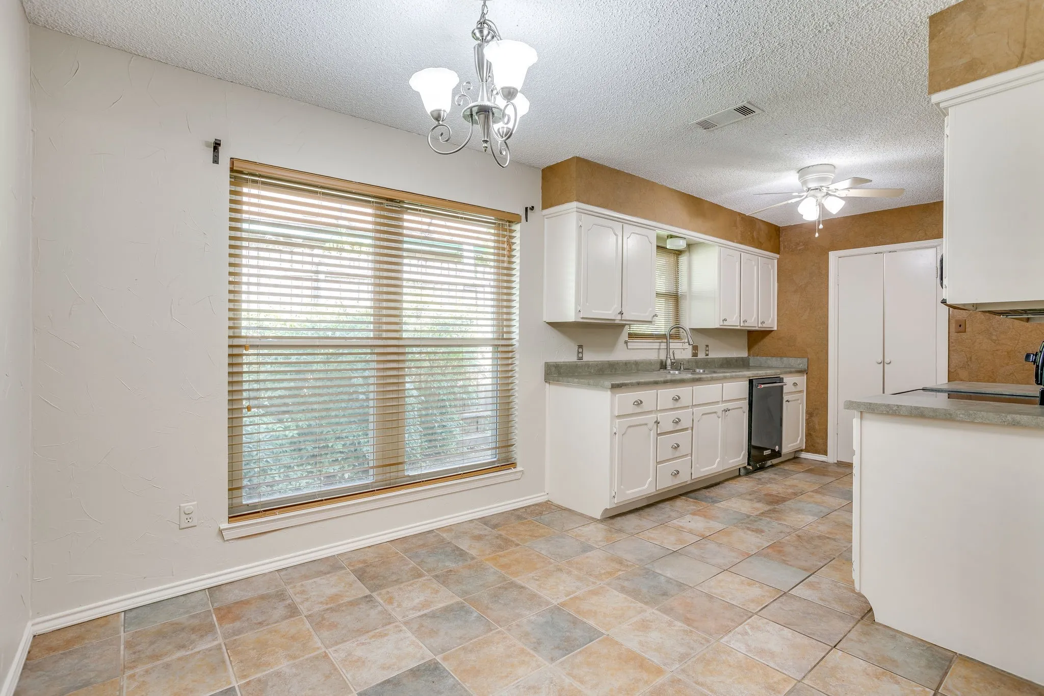Single Family Residence For Sale in Tarrant County , 741 NW James Circle, Burleson, Texas 76028, 4 Bedroom, 2 Bathroom, 2 Garage spaces, 1,653 Sqft, built in 1979, mls#21355564, Real Estate Agent in Burleson, Homes For Sale in Tarrant county, Homes For Sale in Burleson, Realtor in Burleson Texas, Real Estate Brokerage Independent Realty Texas, Luminita Cordes Realtor