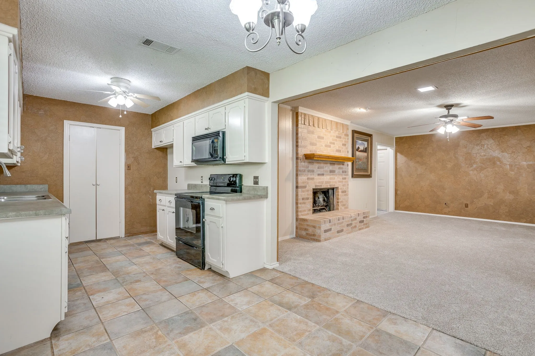 Single Family Residence For Sale in Tarrant County , 741 NW James Circle, Burleson, Texas 76028, 4 Bedroom, 2 Bathroom, 2 Garage spaces, 1,653 Sqft, built in 1979, mls#21355564, Real Estate Agent in Burleson, Homes For Sale in Tarrant county, Homes For Sale in Burleson, Realtor in Burleson Texas, Real Estate Brokerage Independent Realty Texas, Luminita Cordes Realtor