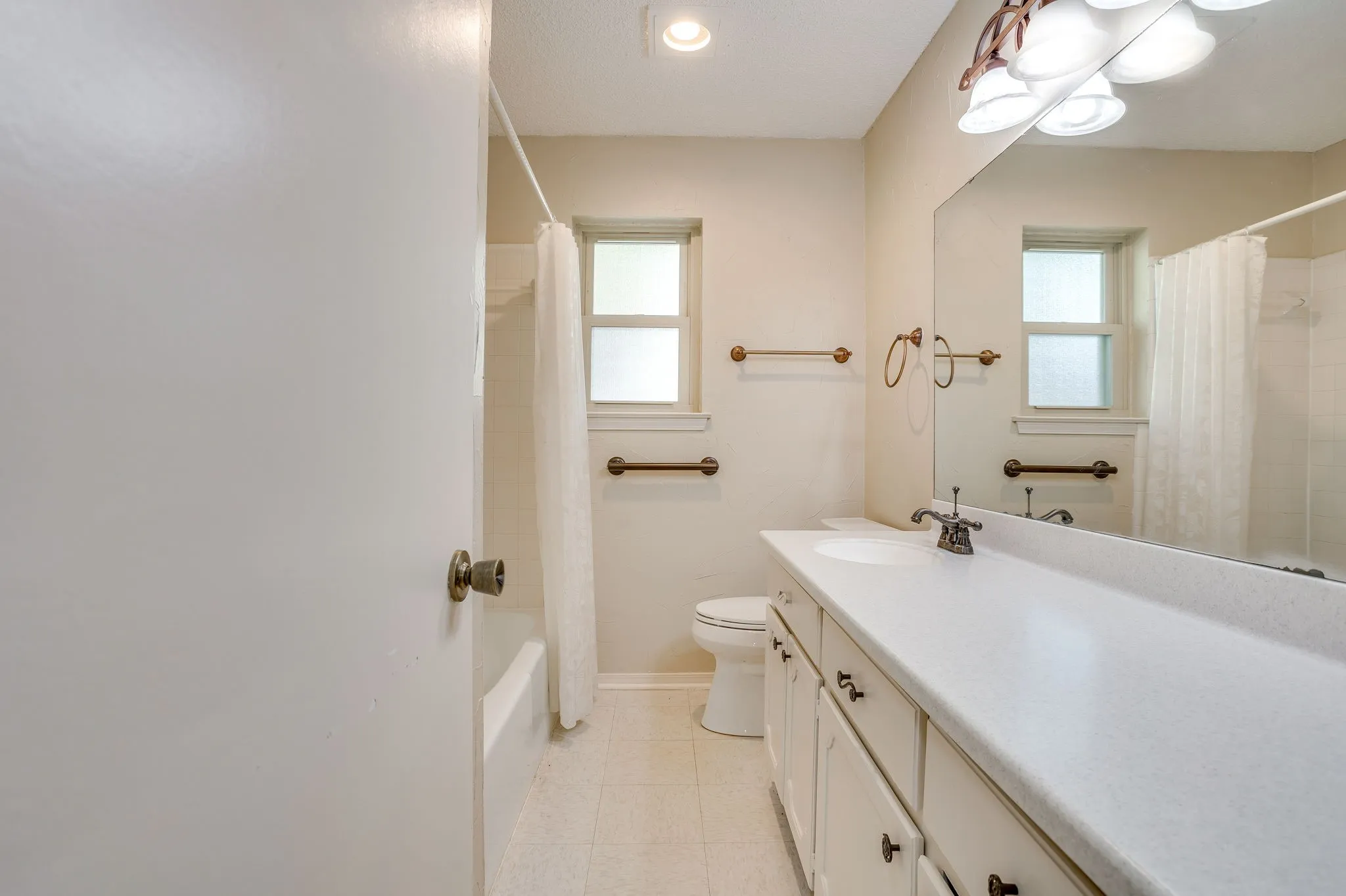 Single Family Residence For Sale in Tarrant County , 741 NW James Circle, Burleson, Texas 76028, 4 Bedroom, 2 Bathroom, 2 Garage spaces, 1,653 Sqft, built in 1979, mls#21355564, Real Estate Agent in Burleson, Homes For Sale in Tarrant county, Homes For Sale in Burleson, Realtor in Burleson Texas, Real Estate Brokerage Independent Realty Texas, Luminita Cordes Realtor