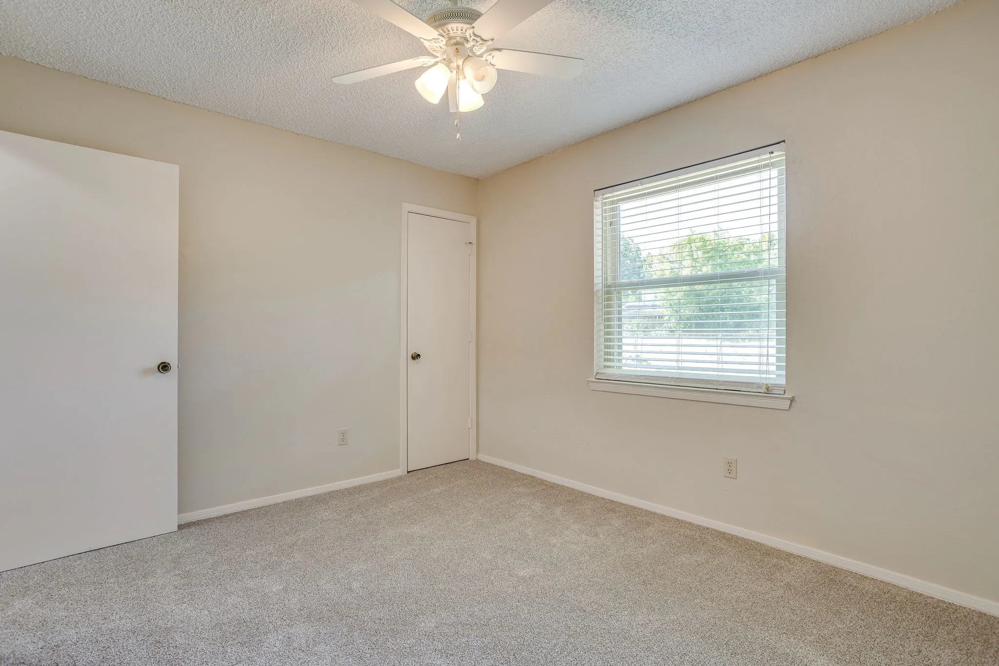Single Family Residence For Sale in Tarrant County , 741 NW James Circle, Burleson, Texas 76028, 4 Bedroom, 2 Bathroom, 2 Garage spaces, 1,653 Sqft, built in 1979, mls#21355564, Real Estate Agent in Burleson, Homes For Sale in Tarrant county, Homes For Sale in Burleson, Realtor in Burleson Texas, Real Estate Brokerage Independent Realty Texas, Luminita Cordes Realtor