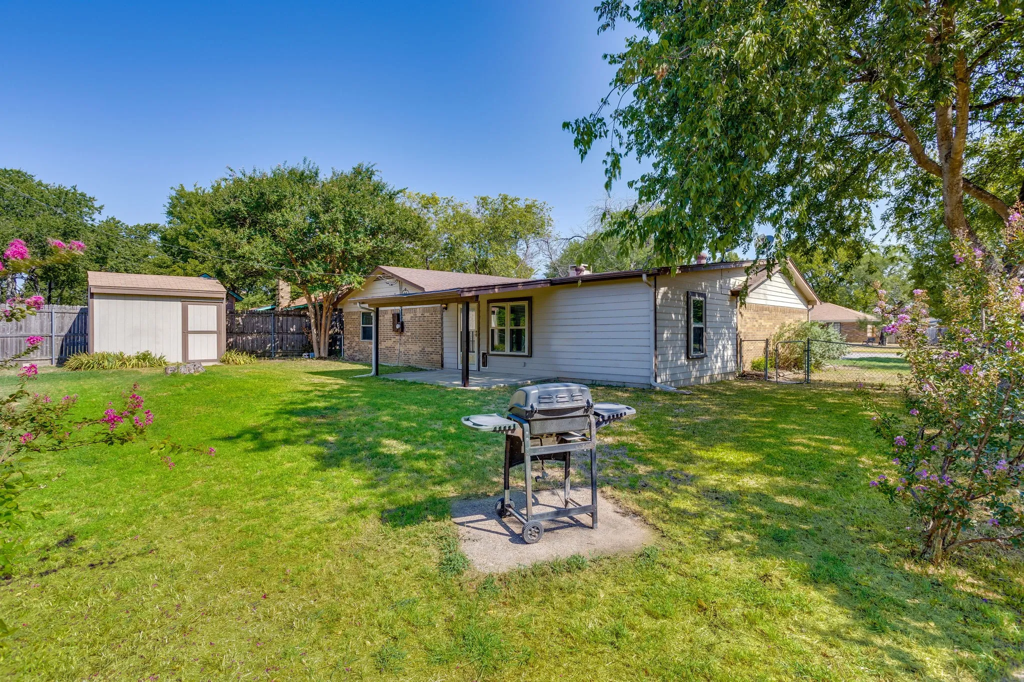 Single Family Residence For Sale in Tarrant County , 741 NW James Circle, Burleson, Texas 76028, 4 Bedroom, 2 Bathroom, 2 Garage spaces, 1,653 Sqft, built in 1979, mls#21355564, Real Estate Agent in Burleson, Homes For Sale in Tarrant county, Homes For Sale in Burleson, Realtor in Burleson Texas, Real Estate Brokerage Independent Realty Texas, Luminita Cordes Realtor