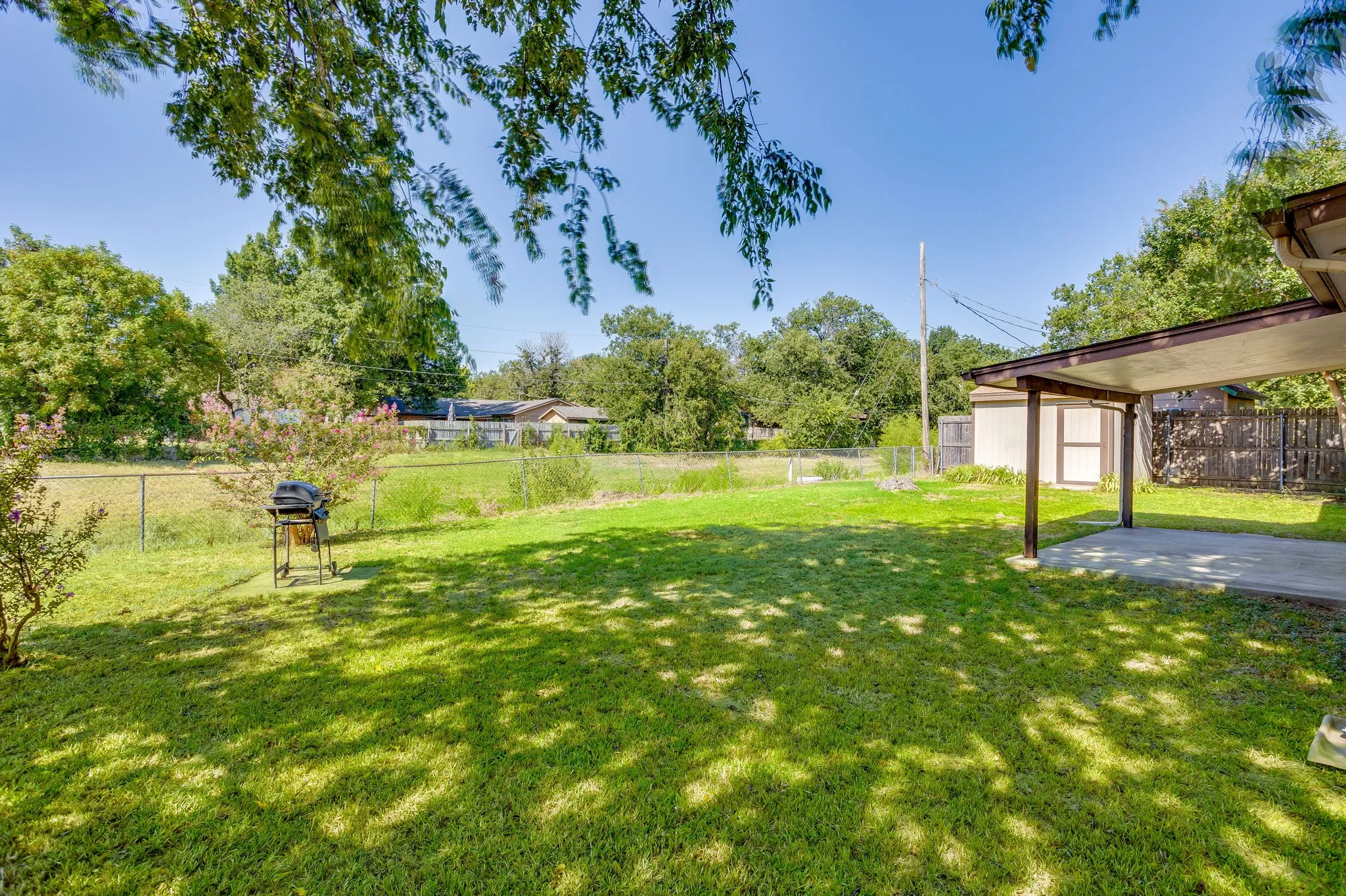 Single Family Residence For Sale in Tarrant County , 741 NW James Circle, Burleson, Texas 76028, 4 Bedroom, 2 Bathroom, 2 Garage spaces, 1,653 Sqft, built in 1979, mls#21355564, Real Estate Agent in Burleson, Homes For Sale in Tarrant county, Homes For Sale in Burleson, Realtor in Burleson Texas, Real Estate Brokerage Independent Realty Texas, Luminita Cordes Realtor