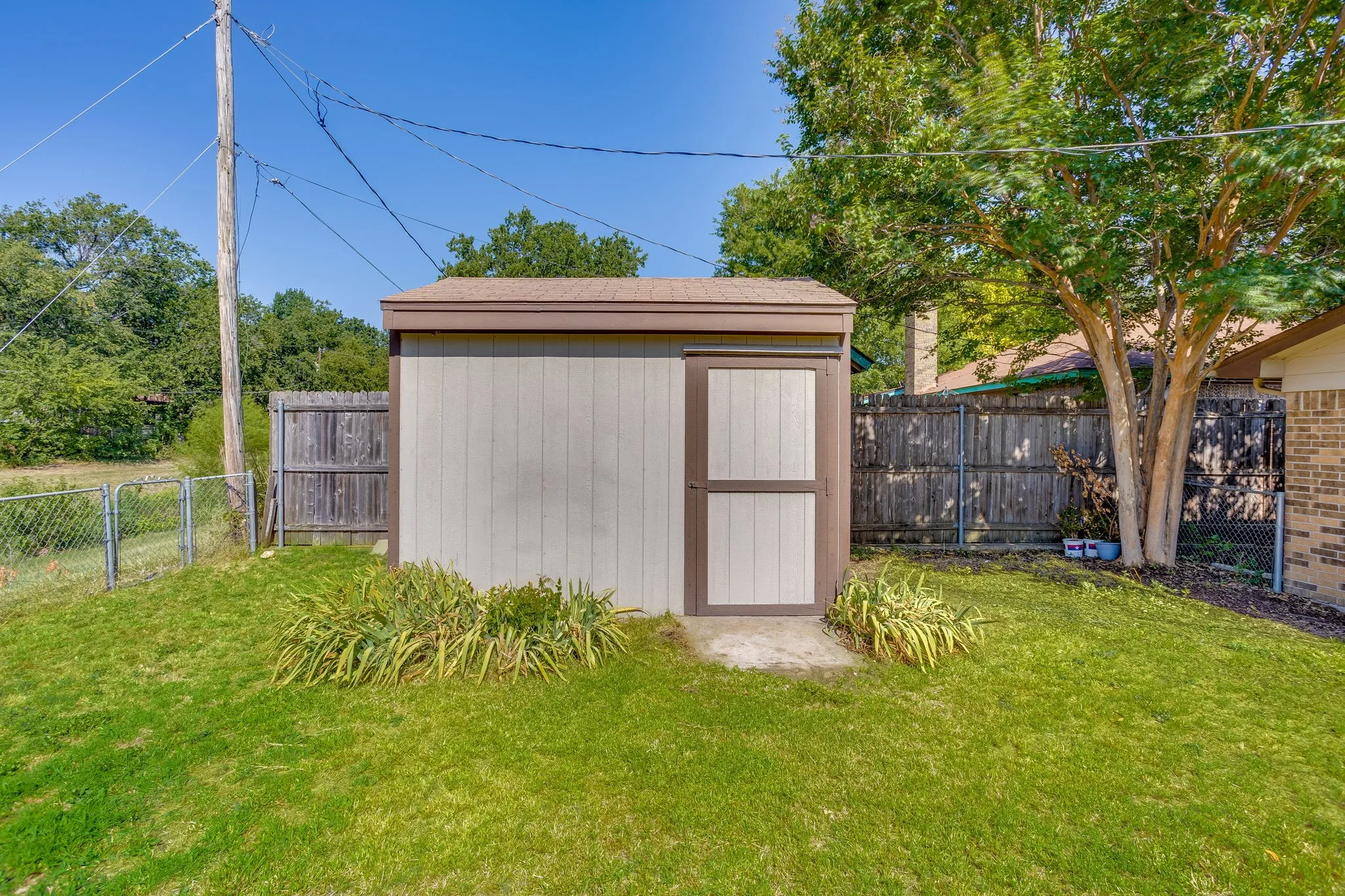 Single Family Residence For Sale in Tarrant County , 741 NW James Circle, Burleson, Texas 76028, 4 Bedroom, 2 Bathroom, 2 Garage spaces, 1,653 Sqft, built in 1979, mls#21355564, Real Estate Agent in Burleson, Homes For Sale in Tarrant county, Homes For Sale in Burleson, Realtor in Burleson Texas, Real Estate Brokerage Independent Realty Texas, Luminita Cordes Realtor