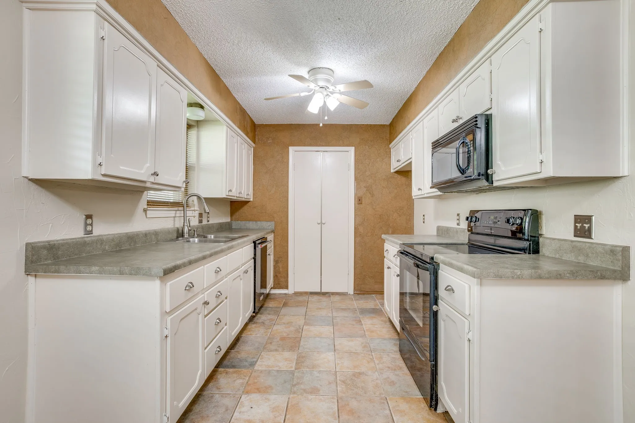 Single Family Residence For Sale in Tarrant County , 741 NW James Circle, Burleson, Texas 76028, 4 Bedroom, 2 Bathroom, 2 Garage spaces, 1,653 Sqft, built in 1979, mls#21355564, Real Estate Agent in Burleson, Homes For Sale in Tarrant county, Homes For Sale in Burleson, Realtor in Burleson Texas, Real Estate Brokerage Independent Realty Texas, Luminita Cordes Realtor