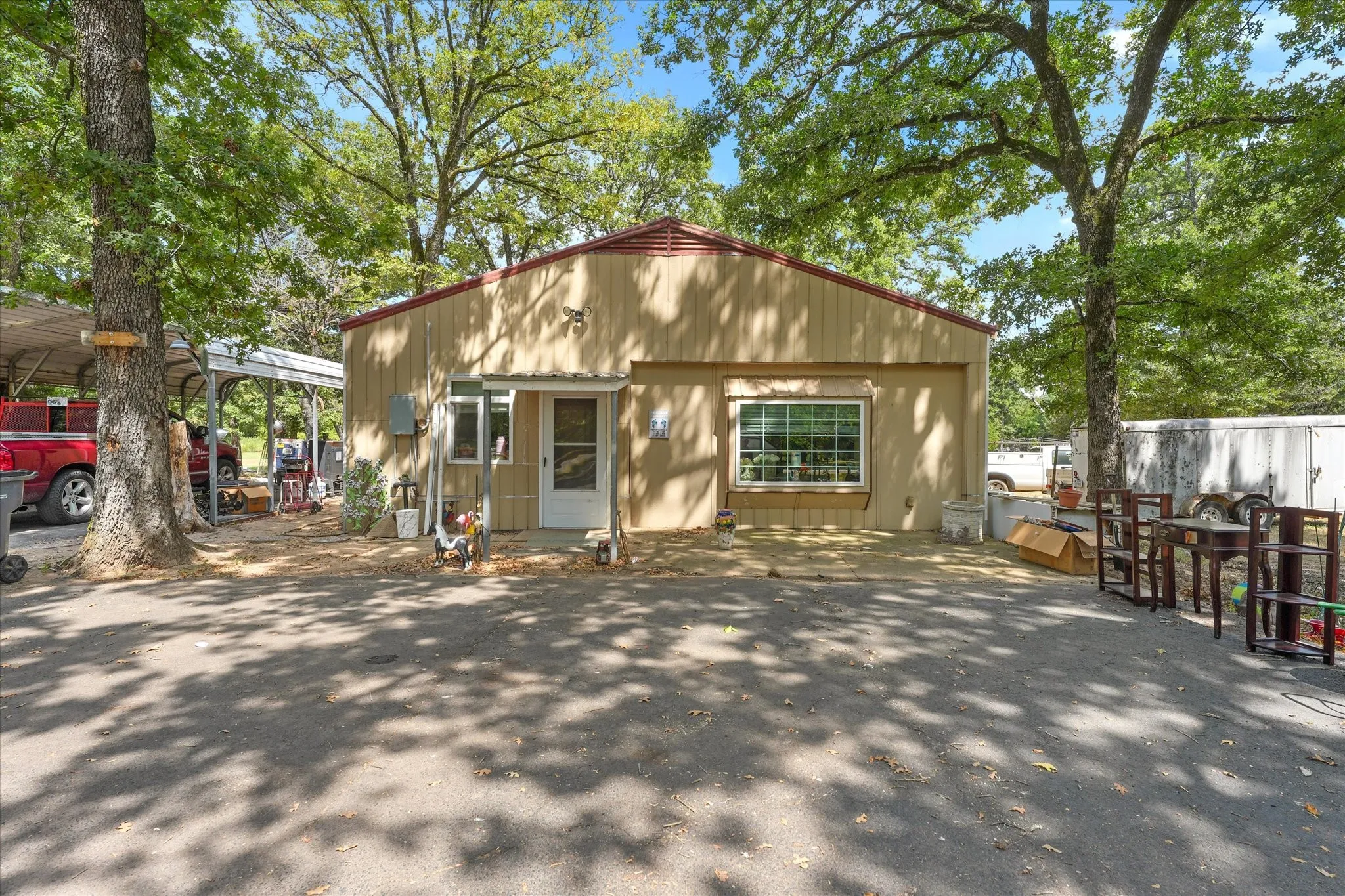 Single Family Residence For Sale in Rains County , 660 Rs County Road 1250, Emory, Texas 75440, 3 Bedroom, 2 Bathroom, 2 Garage spaces, 2,366 Sqft, built in 2001, mls#21355298, Real Estate Agent in Emory, Homes For Sale in Rains county, Homes For Sale in Emory, Realtor in Emory Texas, Real Estate Brokerage Independent Realty Texas, Luminita Cordes Realtor
