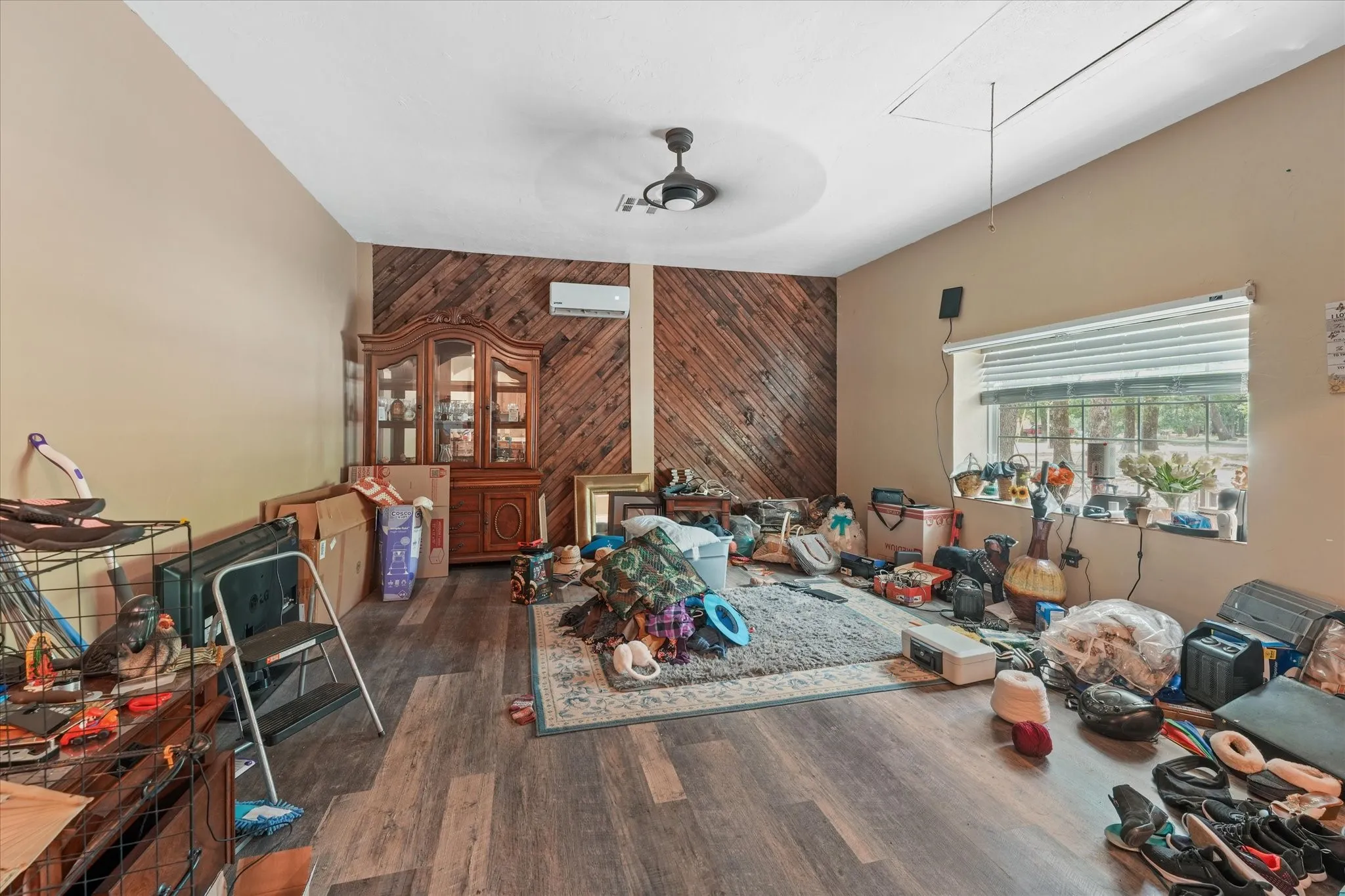 Single Family Residence For Sale in Rains County , 660 Rs County Road 1250, Emory, Texas 75440, 3 Bedroom, 2 Bathroom, 2 Garage spaces, 2,366 Sqft, built in 2001, mls#21355298, Real Estate Agent in Emory, Homes For Sale in Rains county, Homes For Sale in Emory, Realtor in Emory Texas, Real Estate Brokerage Independent Realty Texas, Luminita Cordes Realtor