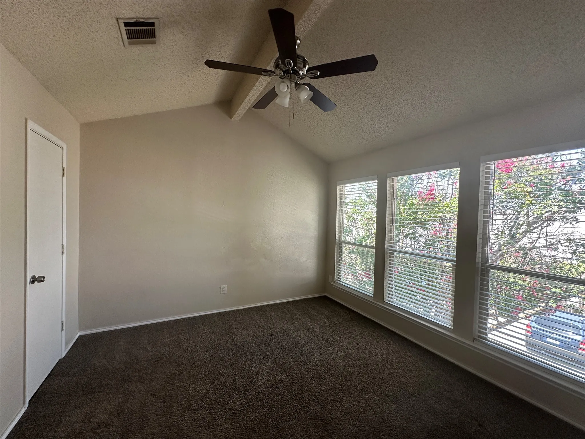 Apartment For Rent in Tarrant County , 2717 Meadow Park Drive B, Bedford, Texas 76021, 2 Bedroom, 3 Bathroom, Garage spaces, 1,092 Sqft, built in 1982, mls#21356244, Real Estate Agent in Bedford, Homes For Rent in Tarrant county, Homes For Rent in Bedford, Realtor in Bedford Texas, Real Estate Brokerage Independent Realty Texas, Luminita Cordes Realtor