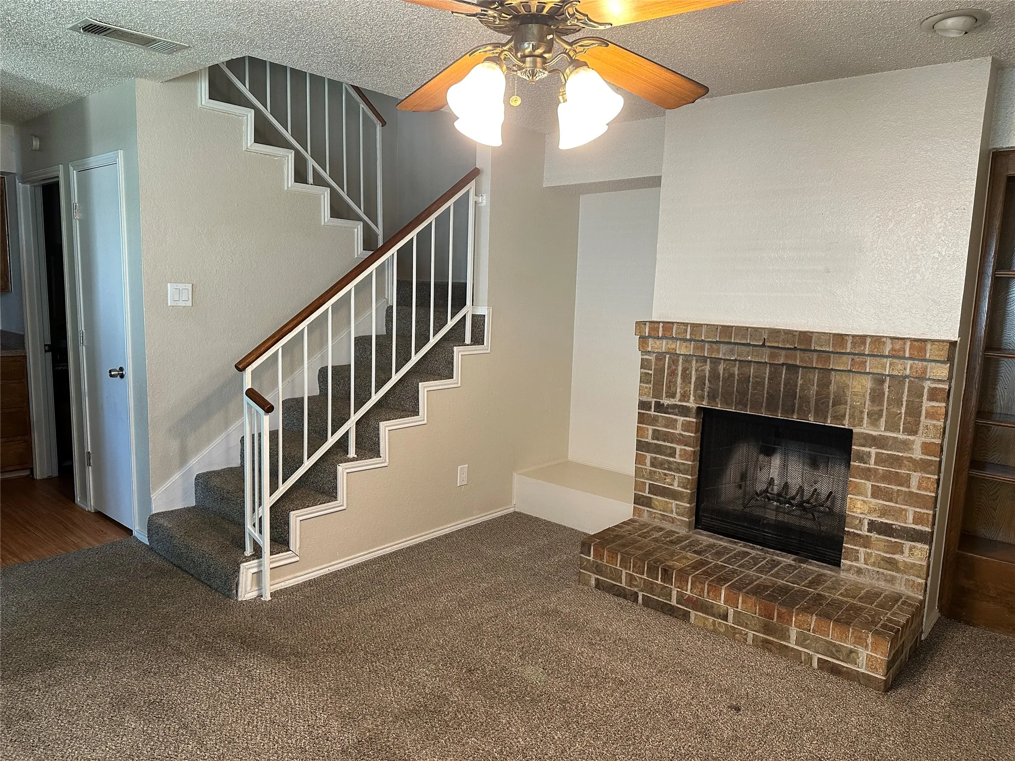 Apartment For Rent in Tarrant County , 2717 Meadow Park Drive B, Bedford, Texas 76021, 2 Bedroom, 3 Bathroom, Garage spaces, 1,092 Sqft, built in 1982, mls#21356244, Real Estate Agent in Bedford, Homes For Rent in Tarrant county, Homes For Rent in Bedford, Realtor in Bedford Texas, Real Estate Brokerage Independent Realty Texas, Luminita Cordes Realtor
