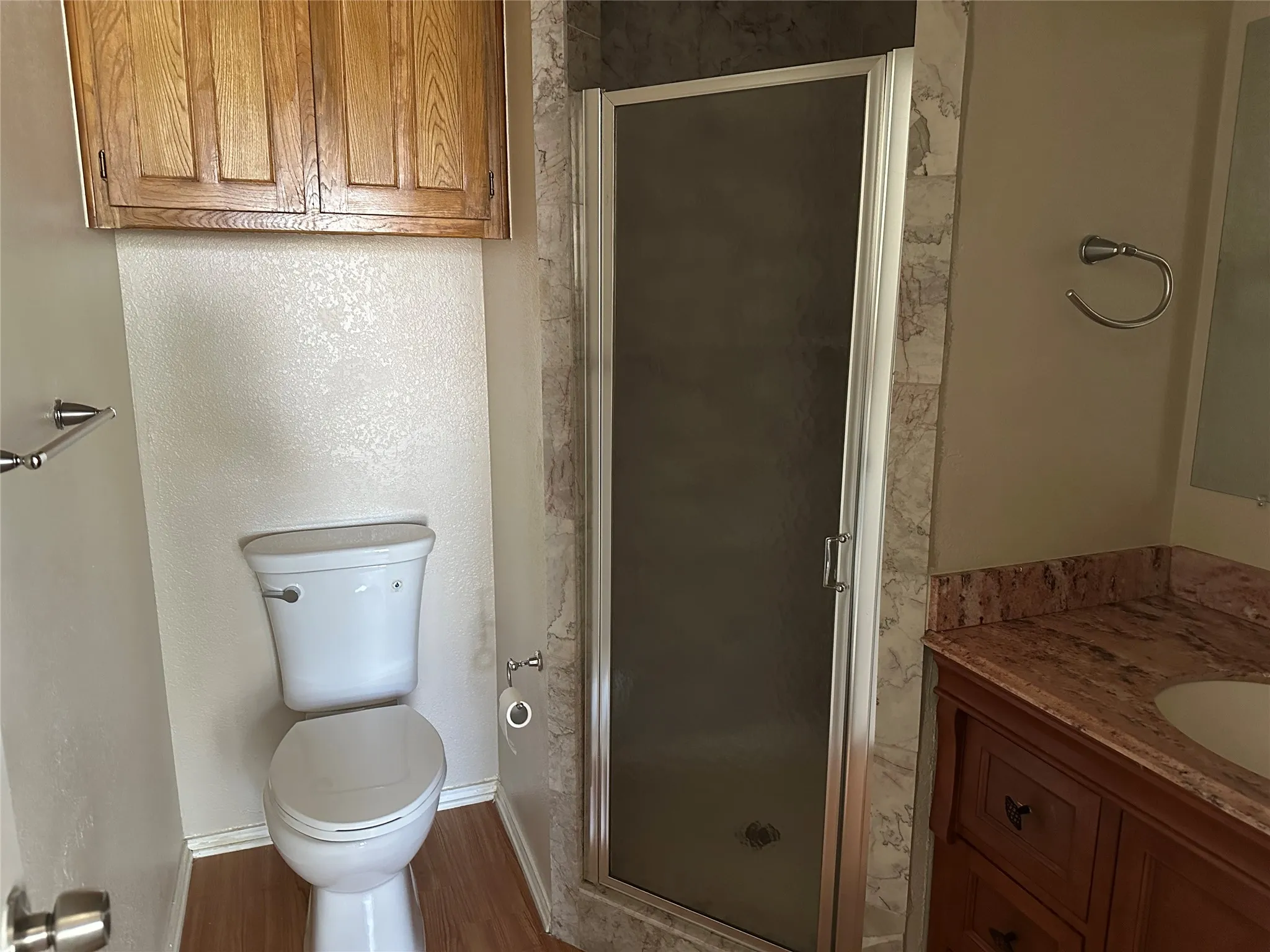 Apartment For Rent in Tarrant County , 2717 Meadow Park Drive B, Bedford, Texas 76021, 2 Bedroom, 3 Bathroom, Garage spaces, 1,092 Sqft, built in 1982, mls#21356244, Real Estate Agent in Bedford, Homes For Rent in Tarrant county, Homes For Rent in Bedford, Realtor in Bedford Texas, Real Estate Brokerage Independent Realty Texas, Luminita Cordes Realtor