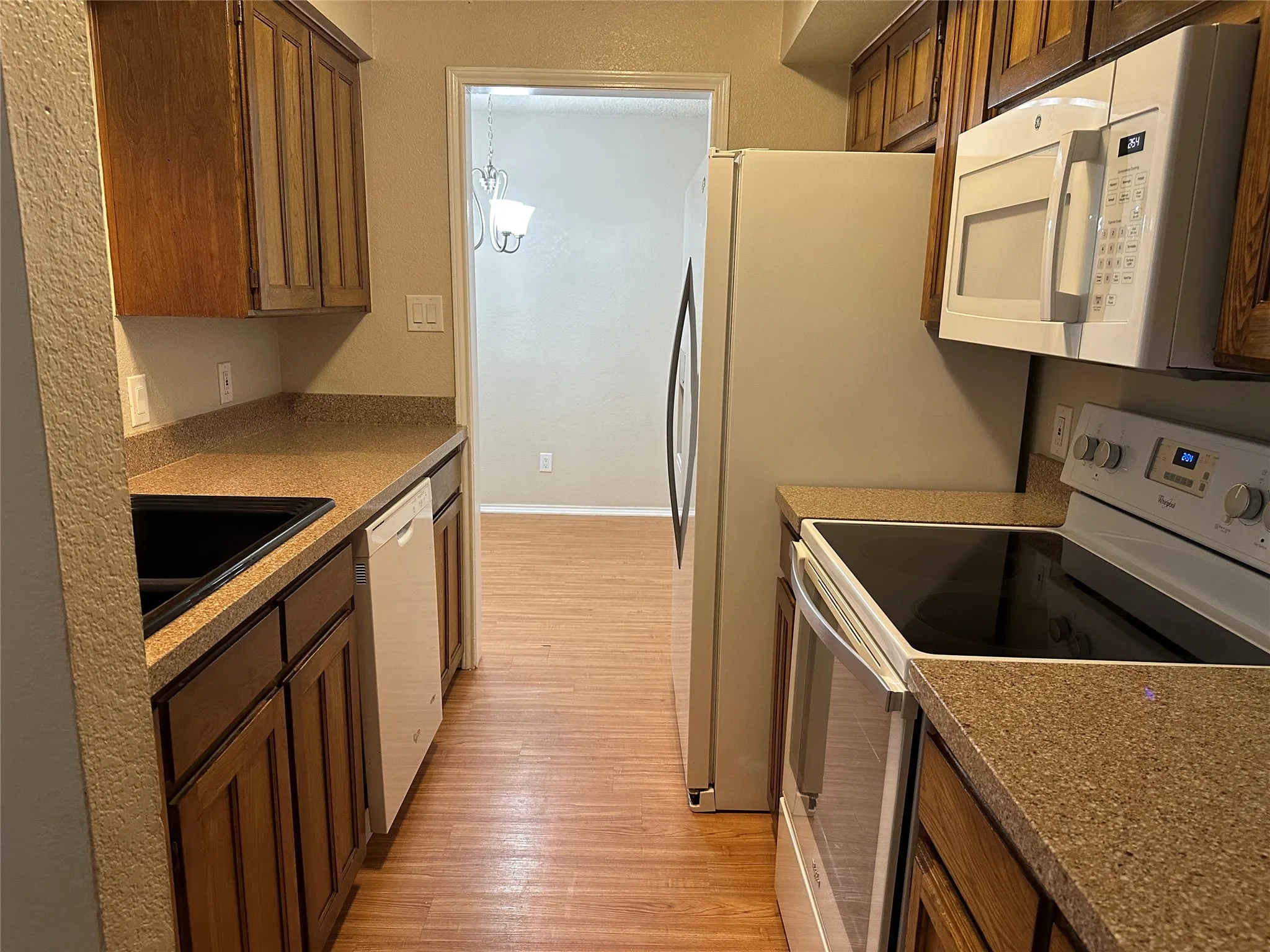 Apartment For Rent in Tarrant County , 2717 Meadow Park Drive B, Bedford, Texas 76021, 2 Bedroom, 3 Bathroom, Garage spaces, 1,092 Sqft, built in 1982, mls#21356244, Real Estate Agent in Bedford, Homes For Rent in Tarrant county, Homes For Rent in Bedford, Realtor in Bedford Texas, Real Estate Brokerage Independent Realty Texas, Luminita Cordes Realtor