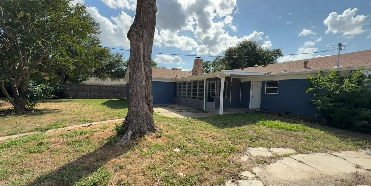 Single Family Residence For Sale in Tarrant County , 6201 Trail Lake Drive, Fort Worth, Texas 76133, 3 Bedroom, 2 Bathroom, 4 Garage spaces, 2,200 Sqft, built in 1967, mls#21357880, Real Estate Agent in Fort Worth, Homes For Sale in Tarrant county, Homes For Sale in Fort Worth, Realtor in Fort Worth Texas, Real Estate Brokerage Independent Realty Texas, Luminita Cordes Realtor