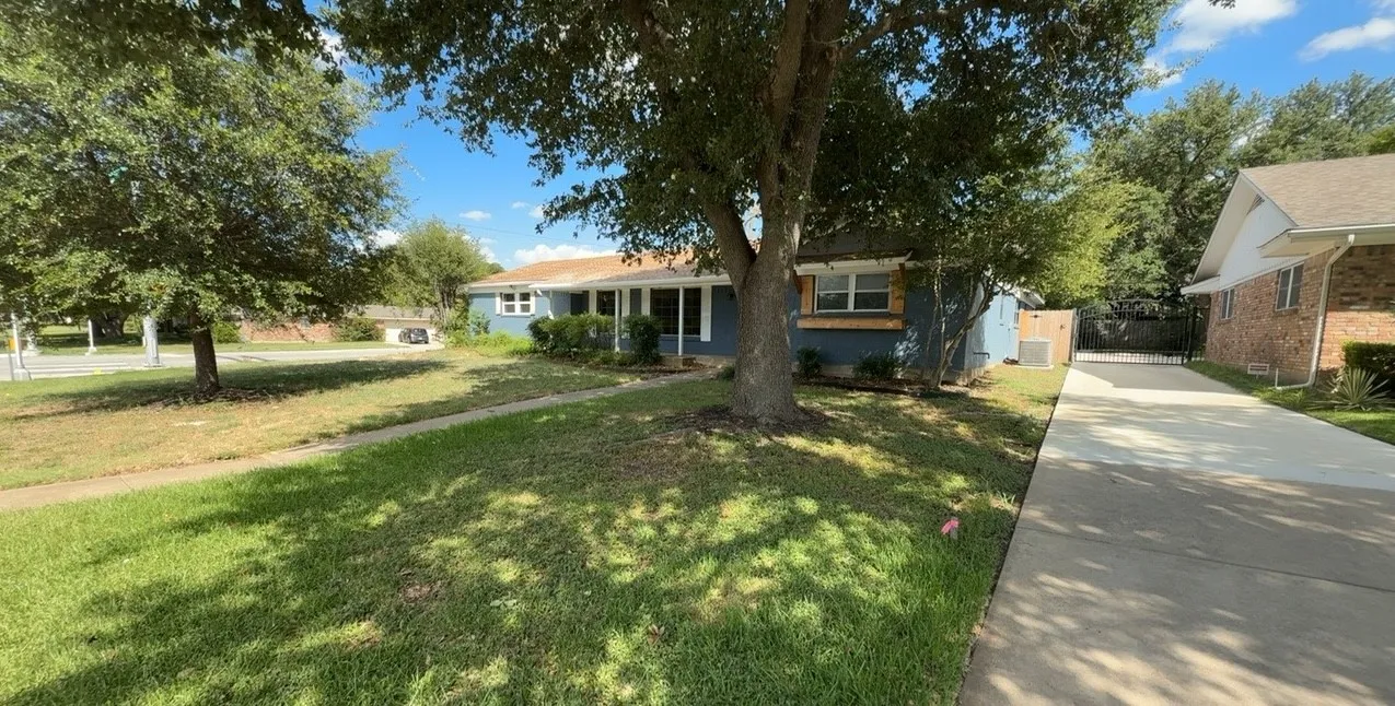 Single-story residence featuring a blue exterior, white trim, and a concrete driveway