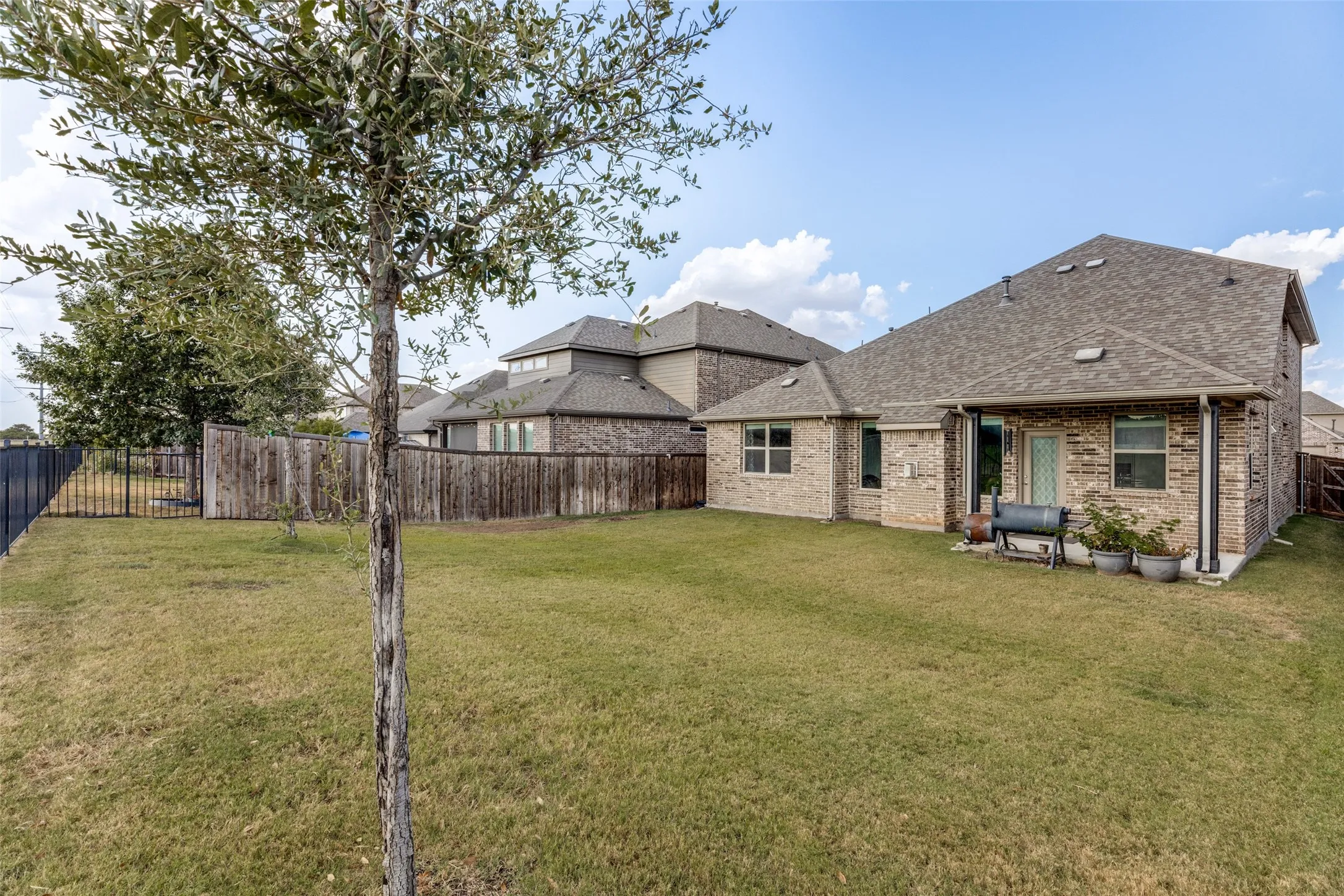 Single Family Residence For Rent in Tarrant County , 11761 Wulstone Road, Fort Worth, Texas 76052, 4 Bedroom, 4 Bathroom, 2 Garage spaces, 2,747 Sqft, built in 2020, mls#21357030, Real Estate Agent in Fort Worth, Homes For Rent in Tarrant county, Homes For Rent in Fort Worth, Realtor in Fort Worth Texas, Real Estate Brokerage Independent Realty Texas, Luminita Cordes Realtor