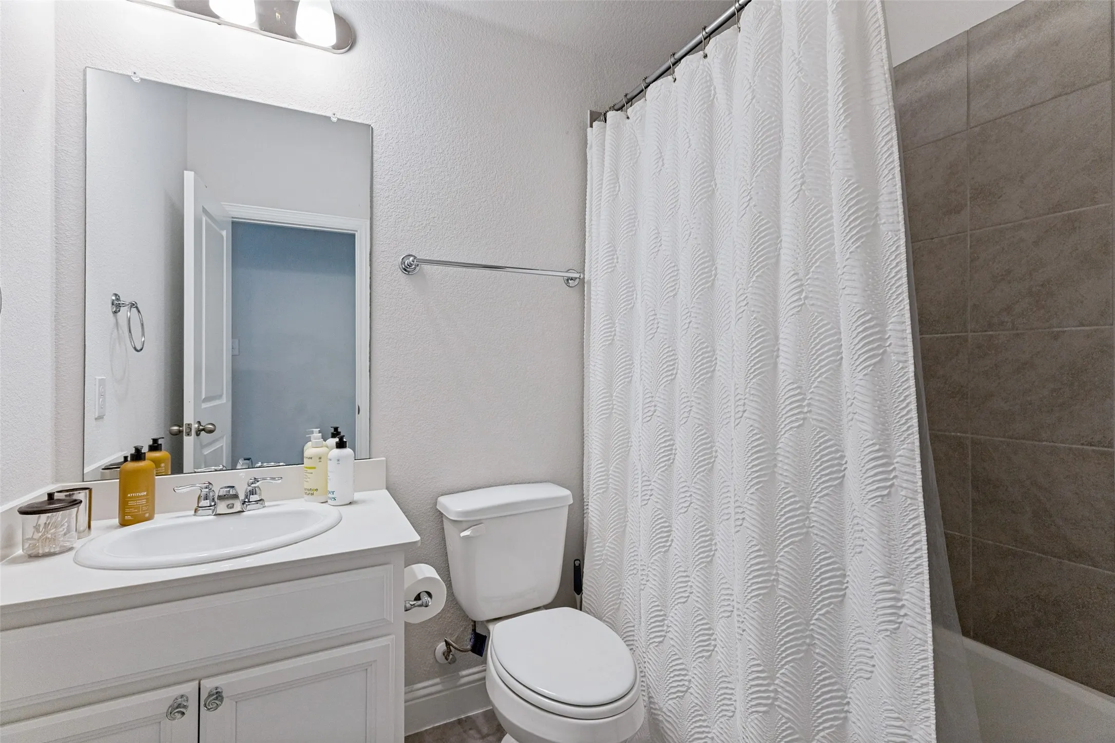 Single Family Residence For Rent in Tarrant County , 11761 Wulstone Road, Fort Worth, Texas 76052, 4 Bedroom, 4 Bathroom, 2 Garage spaces, 2,747 Sqft, built in 2020, mls#21357030, Real Estate Agent in Fort Worth, Homes For Rent in Tarrant county, Homes For Rent in Fort Worth, Realtor in Fort Worth Texas, Real Estate Brokerage Independent Realty Texas, Luminita Cordes Realtor