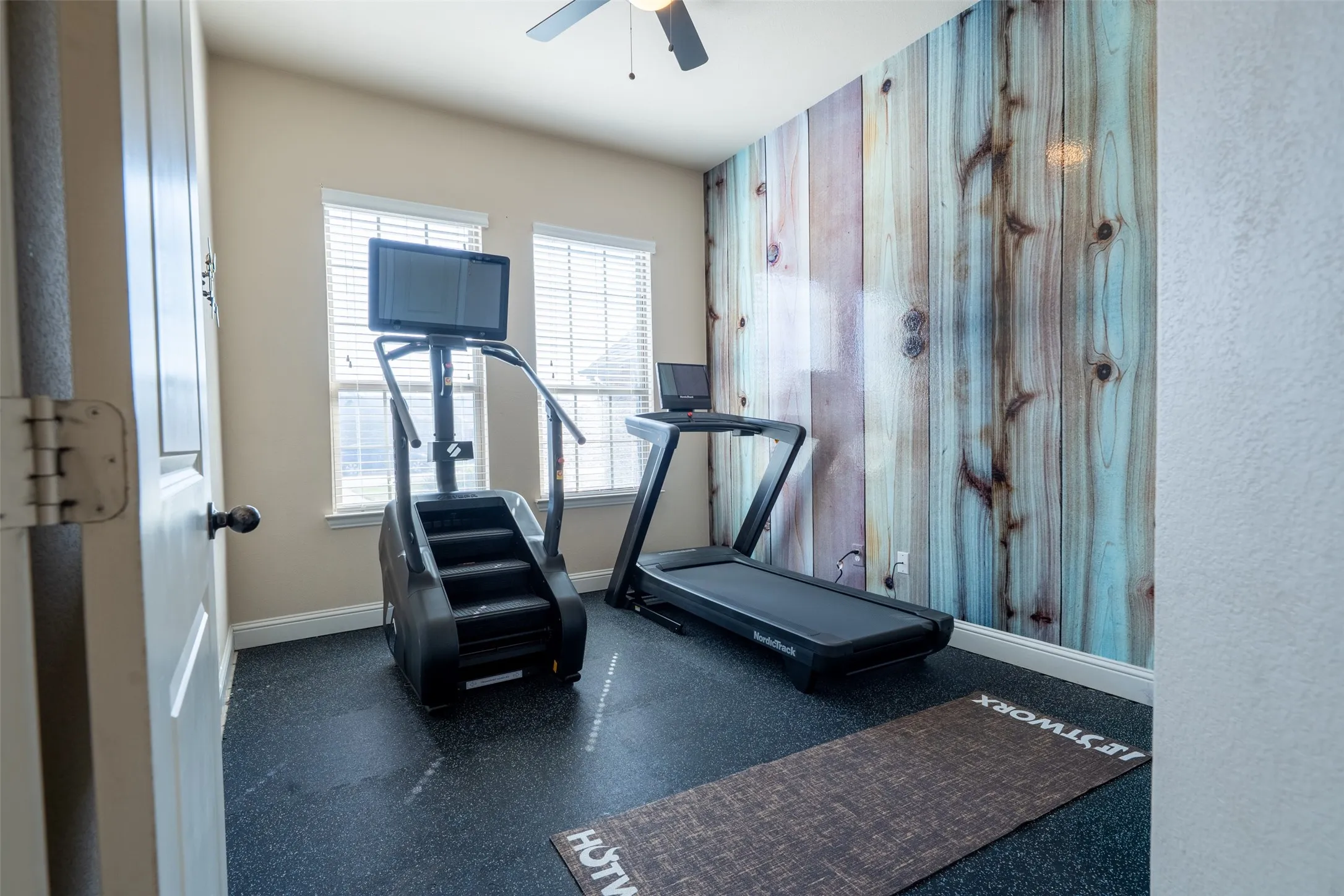 Single Family Residence For Sale in Collin County , 1824 Fair Oaks Lane, Royse City, Texas 75189, 4 Bedroom, 3 Bathroom, 2 Garage spaces, 2,334 Sqft, built in 2014, mls#21358043, Real Estate Agent in Royse City, Homes For Sale in Collin county, Homes For Sale in Royse City, Realtor in Royse City Texas, Real Estate Brokerage Independent Realty Texas, Luminita Cordes Realtor