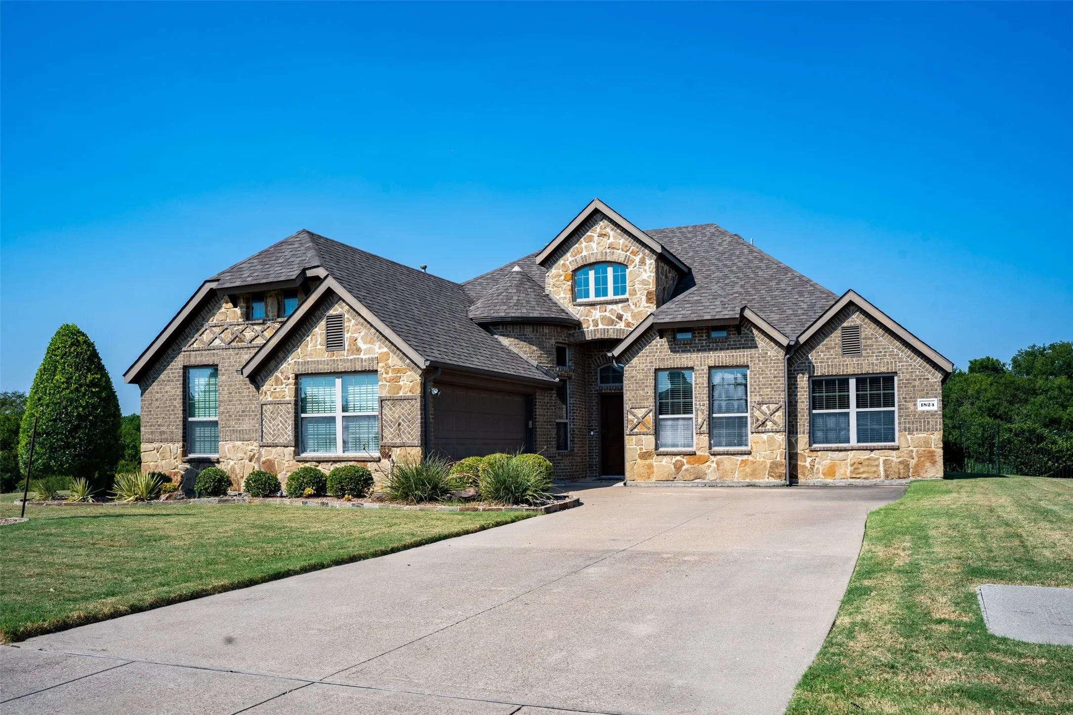 Single Family Residence For Sale in Collin County , 1824 Fair Oaks Lane, Royse City, Texas 75189, 4 Bedroom, 3 Bathroom, 2 Garage spaces, 2,334 Sqft, built in 2014, mls#21358043, Real Estate Agent in Royse City, Homes For Sale in Collin county, Homes For Sale in Royse City, Realtor in Royse City Texas, Real Estate Brokerage Independent Realty Texas, Luminita Cordes Realtor