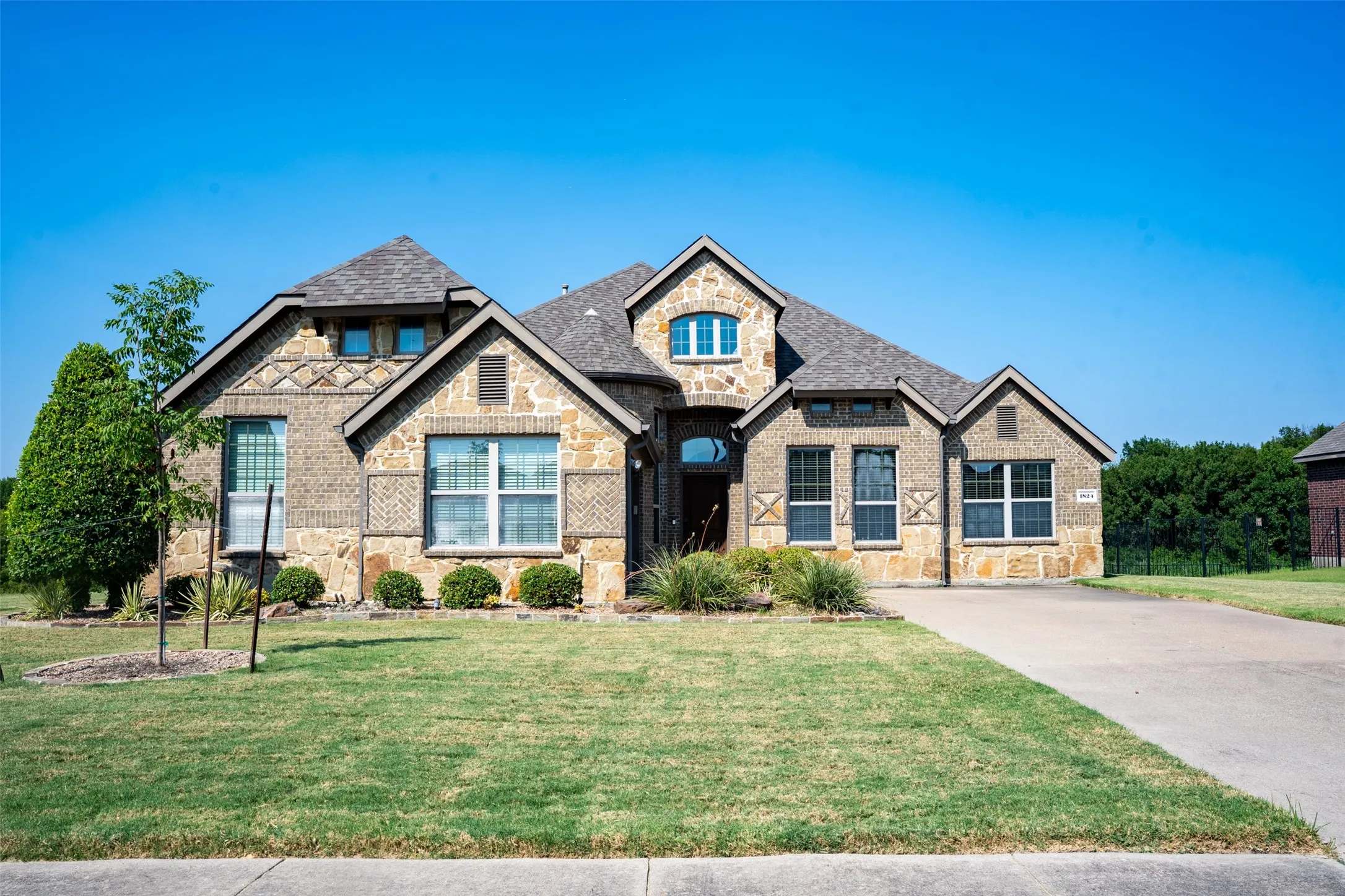 Single Family Residence For Sale in Collin County , 1824 Fair Oaks Lane, Royse City, Texas 75189, 4 Bedroom, 3 Bathroom, 2 Garage spaces, 2,334 Sqft, built in 2014, mls#21358043, Real Estate Agent in Royse City, Homes For Sale in Collin county, Homes For Sale in Royse City, Realtor in Royse City Texas, Real Estate Brokerage Independent Realty Texas, Luminita Cordes Realtor