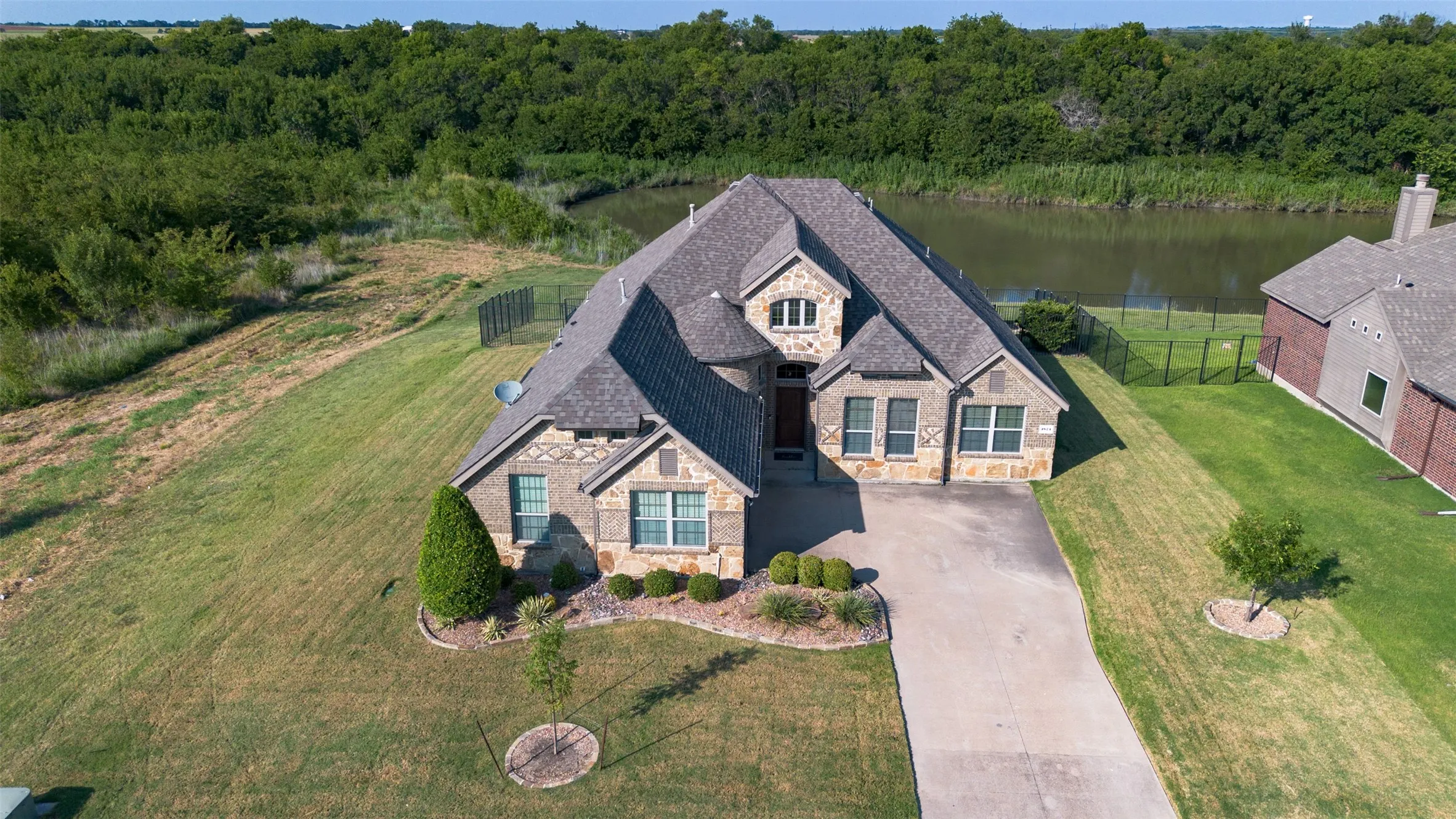 Single Family Residence For Sale in Collin County , 1824 Fair Oaks Lane, Royse City, Texas 75189, 4 Bedroom, 3 Bathroom, 2 Garage spaces, 2,334 Sqft, built in 2014, mls#21358043, Real Estate Agent in Royse City, Homes For Sale in Collin county, Homes For Sale in Royse City, Realtor in Royse City Texas, Real Estate Brokerage Independent Realty Texas, Luminita Cordes Realtor