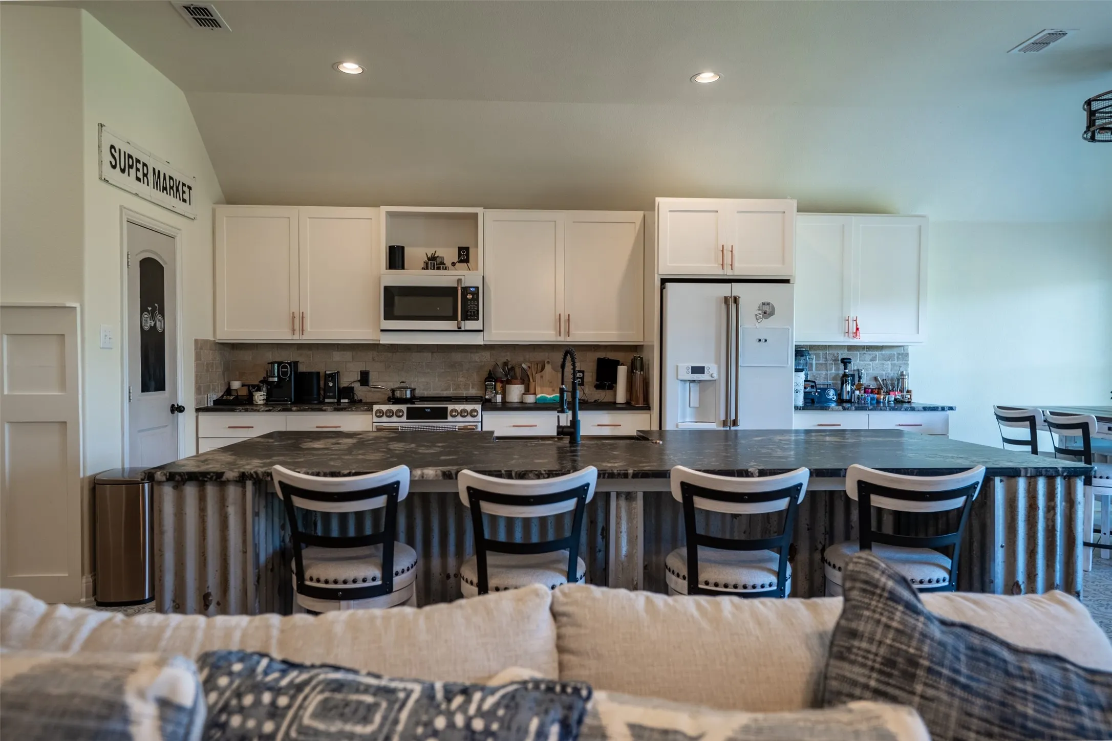 Single Family Residence For Sale in Collin County , 1824 Fair Oaks Lane, Royse City, Texas 75189, 4 Bedroom, 3 Bathroom, 2 Garage spaces, 2,334 Sqft, built in 2014, mls#21358043, Real Estate Agent in Royse City, Homes For Sale in Collin county, Homes For Sale in Royse City, Realtor in Royse City Texas, Real Estate Brokerage Independent Realty Texas, Luminita Cordes Realtor