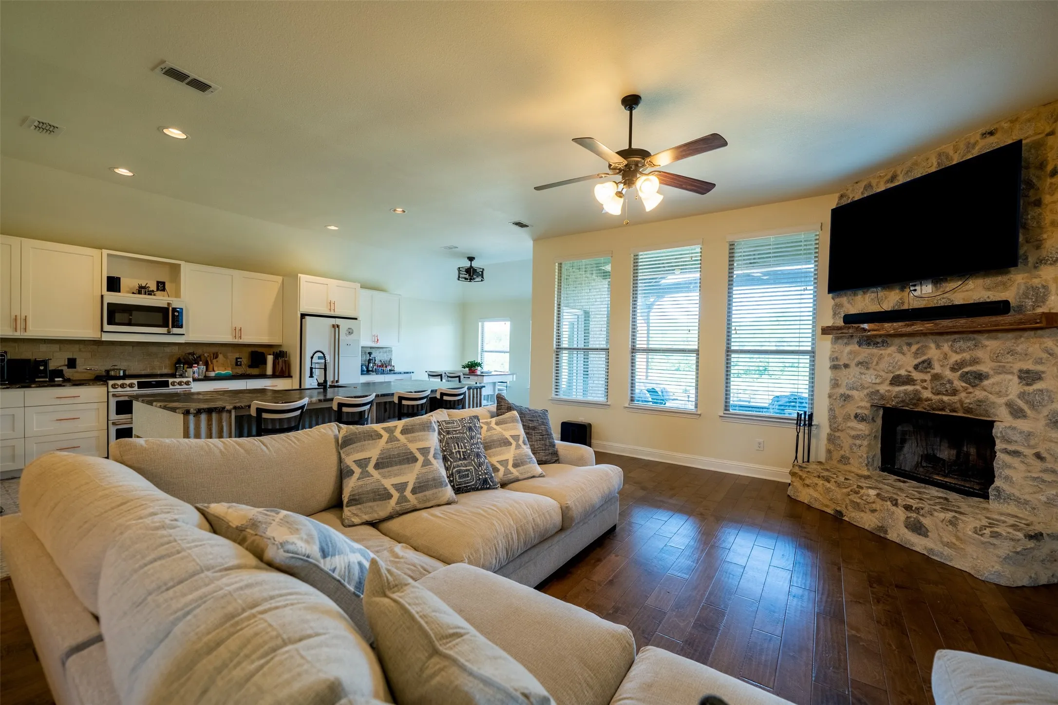Single Family Residence For Sale in Collin County , 1824 Fair Oaks Lane, Royse City, Texas 75189, 4 Bedroom, 3 Bathroom, 2 Garage spaces, 2,334 Sqft, built in 2014, mls#21358043, Real Estate Agent in Royse City, Homes For Sale in Collin county, Homes For Sale in Royse City, Realtor in Royse City Texas, Real Estate Brokerage Independent Realty Texas, Luminita Cordes Realtor