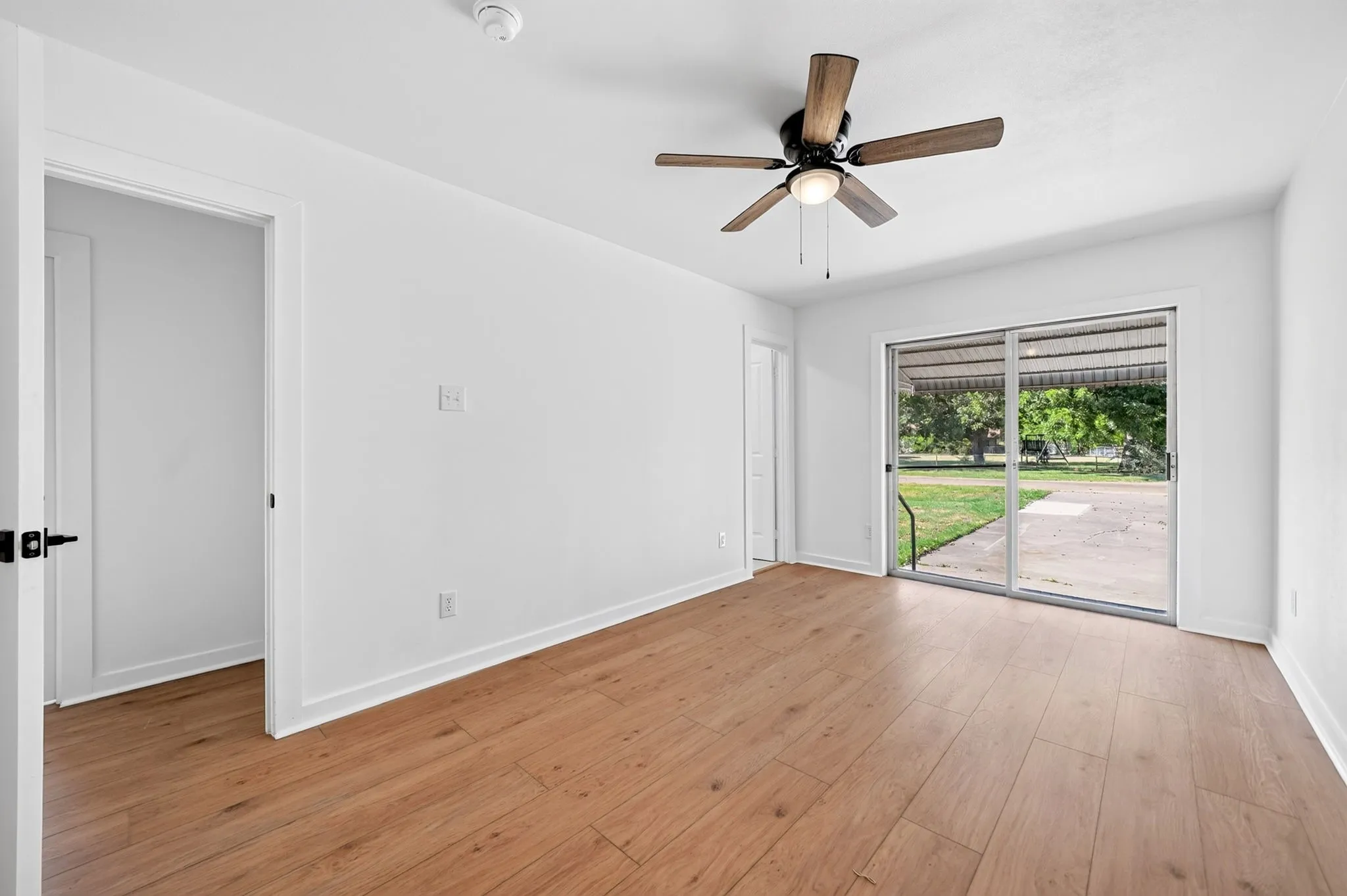 Single Family Residence For Sale in Kaufman County , 205 N 1st Street, Mabank, Texas 75147, 4 Bedroom, 2 Bathroom, Garage spaces, 1,770 Sqft, built in 1969, mls#21350468, Real Estate Agent in Mabank, Homes For Sale in Kaufman county, Homes For Sale in Mabank, Realtor in Mabank Texas, Real Estate Brokerage Independent Realty Texas, Luminita Cordes Realtor