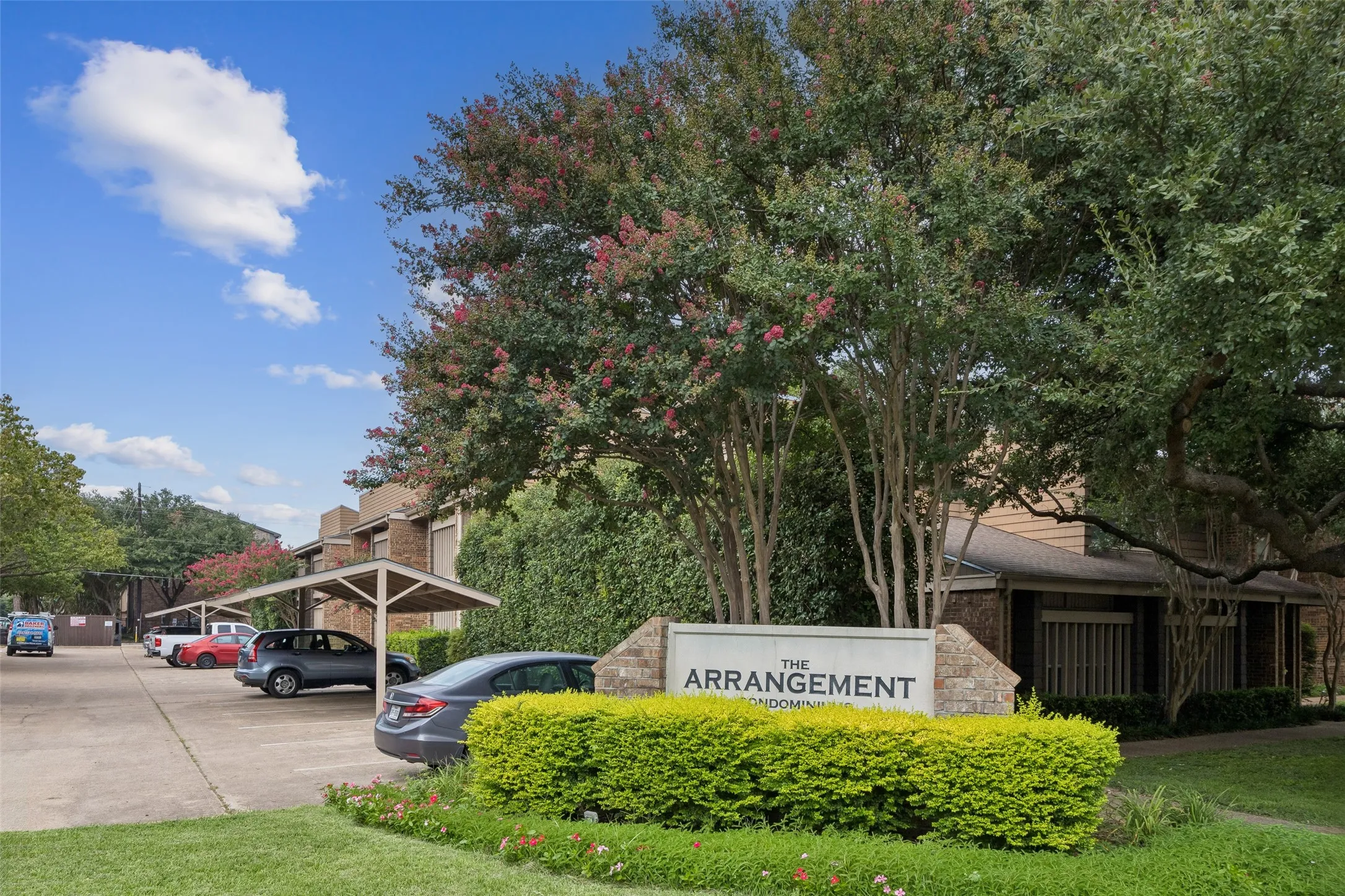 Condominium For Sale in Dallas County , 5138 Amesbury Drive 211, Dallas, Texas 75206, 2 Bedroom, 2 Bathroom, Garage spaces, 1,008 Sqft, built in 1970, mls#21358076, Real Estate Agent in Dallas, Homes For Sale in Dallas county, Homes For Sale in Dallas, Realtor in Dallas Texas, Real Estate Brokerage Independent Realty Texas, Luminita Cordes Realtor