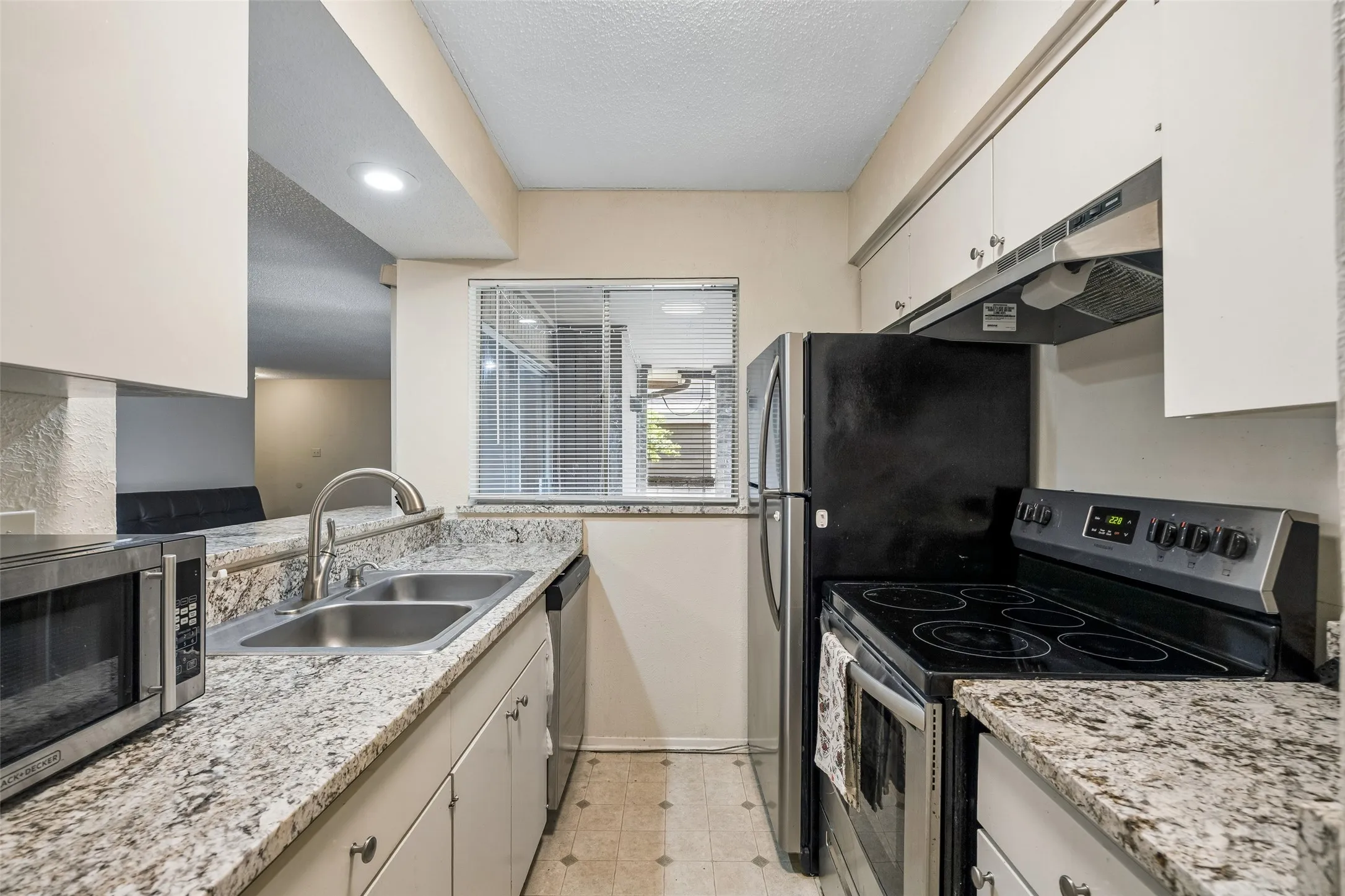 Condominium For Sale in Dallas County , 5138 Amesbury Drive 211, Dallas, Texas 75206, 2 Bedroom, 2 Bathroom, Garage spaces, 1,008 Sqft, built in 1970, mls#21358076, Real Estate Agent in Dallas, Homes For Sale in Dallas county, Homes For Sale in Dallas, Realtor in Dallas Texas, Real Estate Brokerage Independent Realty Texas, Luminita Cordes Realtor